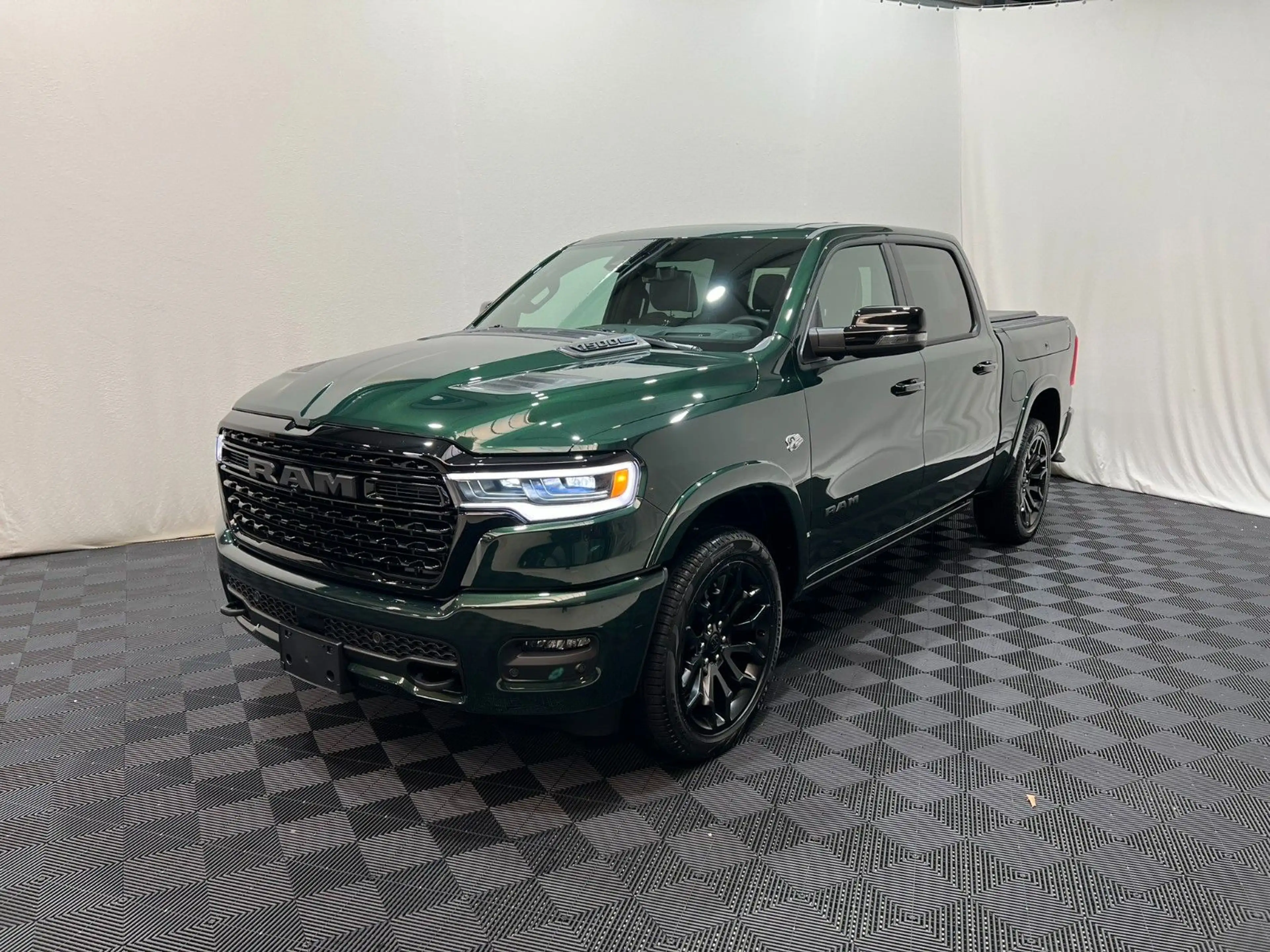 Dodge RAM 1500 Limited Night  5,7L V8 HEMI — photo 6