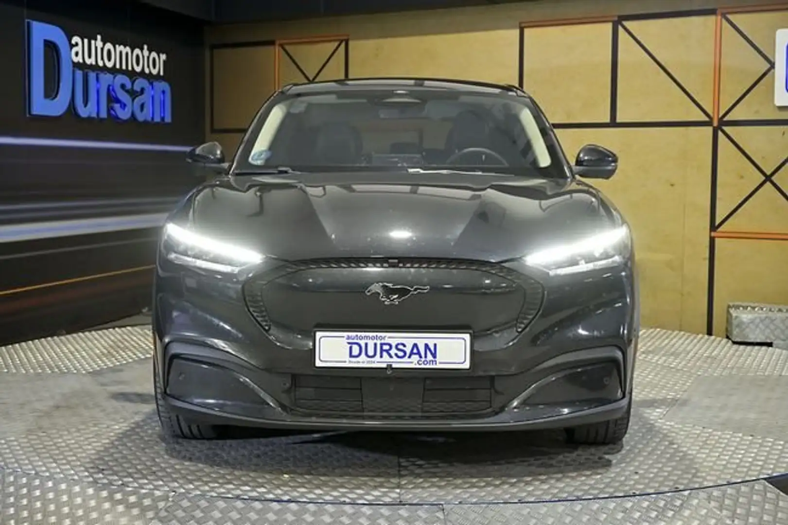 Ford Mustang Premium AWD Rango Extendido 258kW Negro - 2