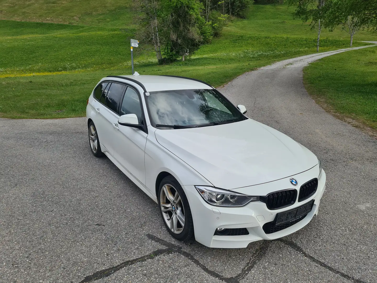 BMW 320 320d xDrive Touring M-Sportpaket Weiß - 2