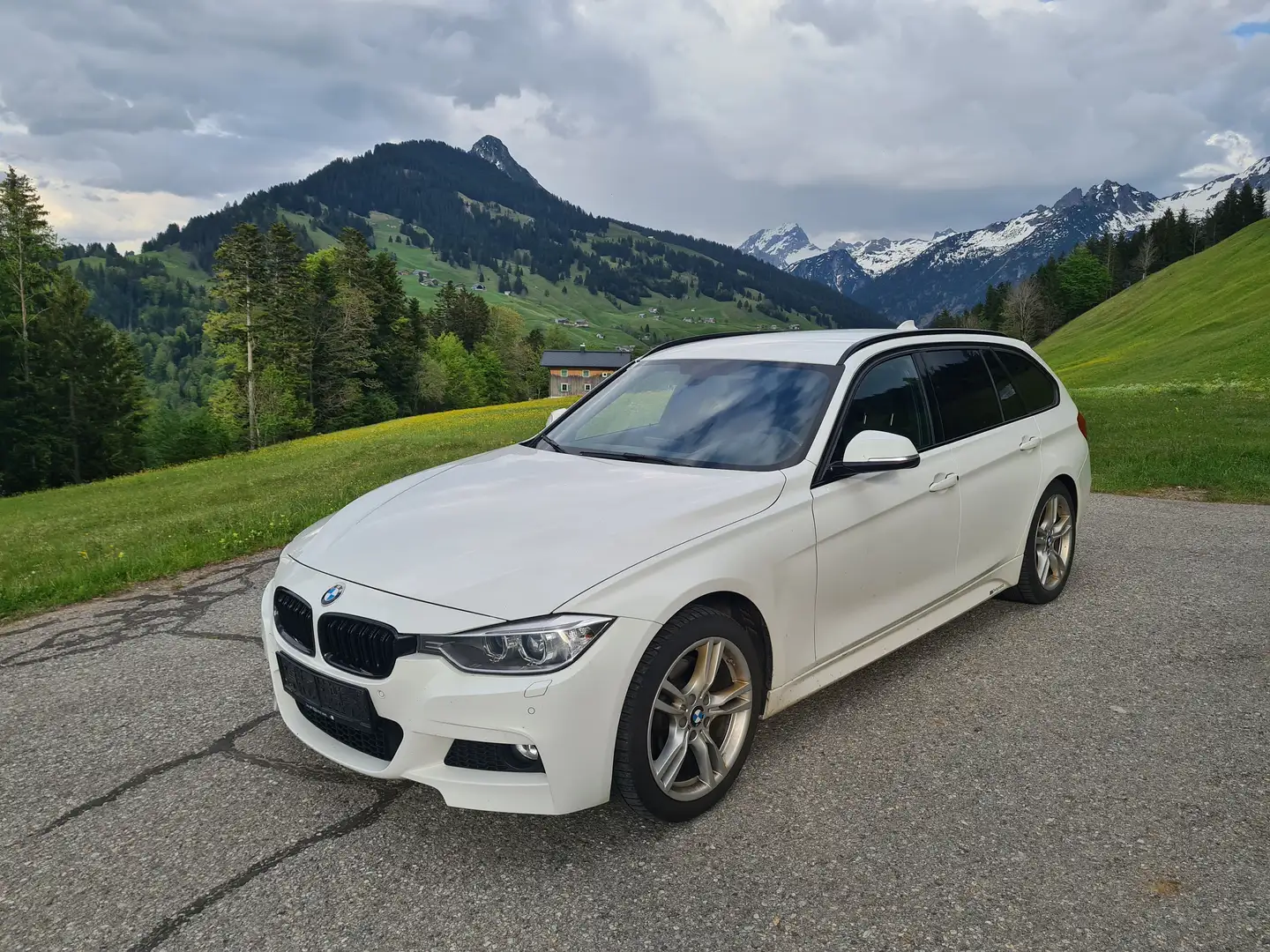 BMW 320 320d xDrive Touring M-Sportpaket Weiß - 1