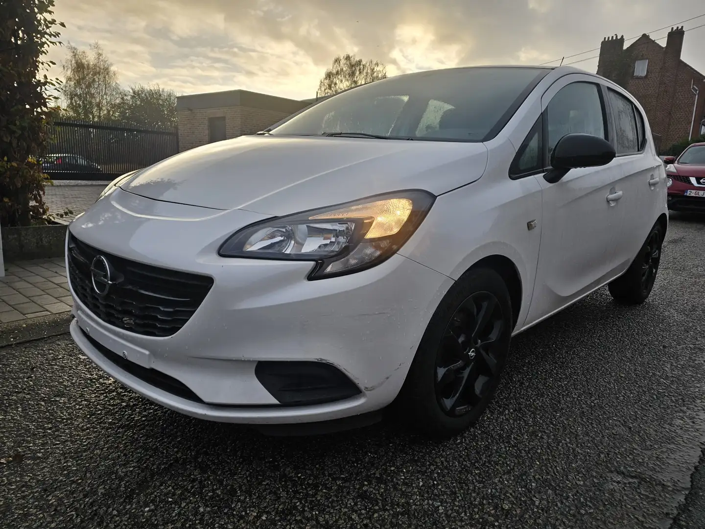 Opel Corsa 1.2 black edition - 1