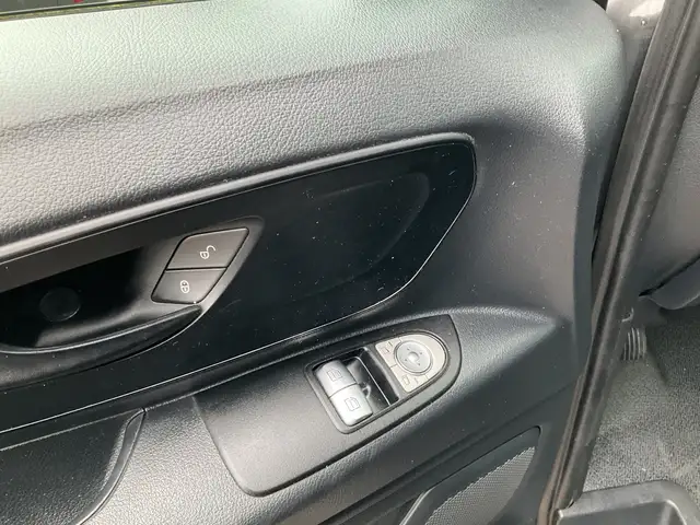 Mercedes-Benz Vito view 4