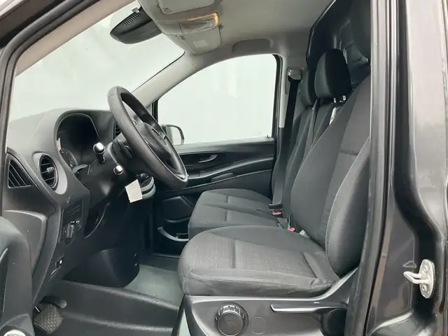 Mercedes-Benz Vito view 3