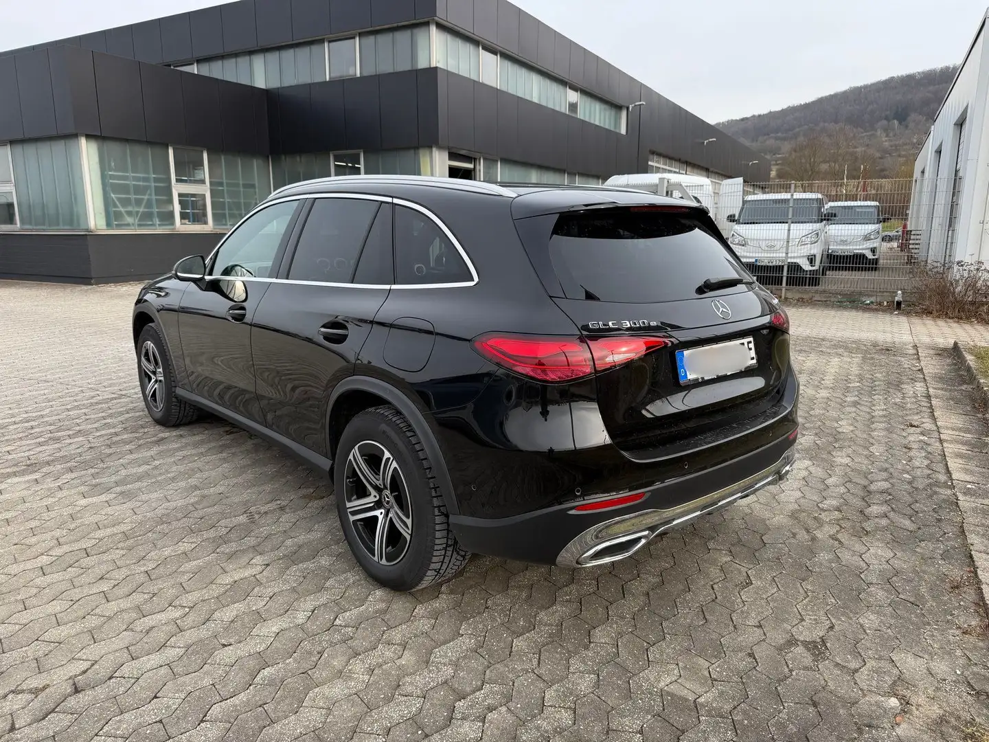 Mercedes-Benz GLC 300 e 4M AHK/Pano/Distr/360°/Sound/DigitalLi Schwarz - 2