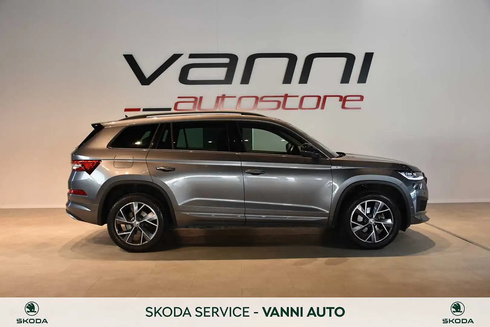 Skoda Kodiaq 2.0 TDI EVO SCR DSG SportLine Grijs - 2