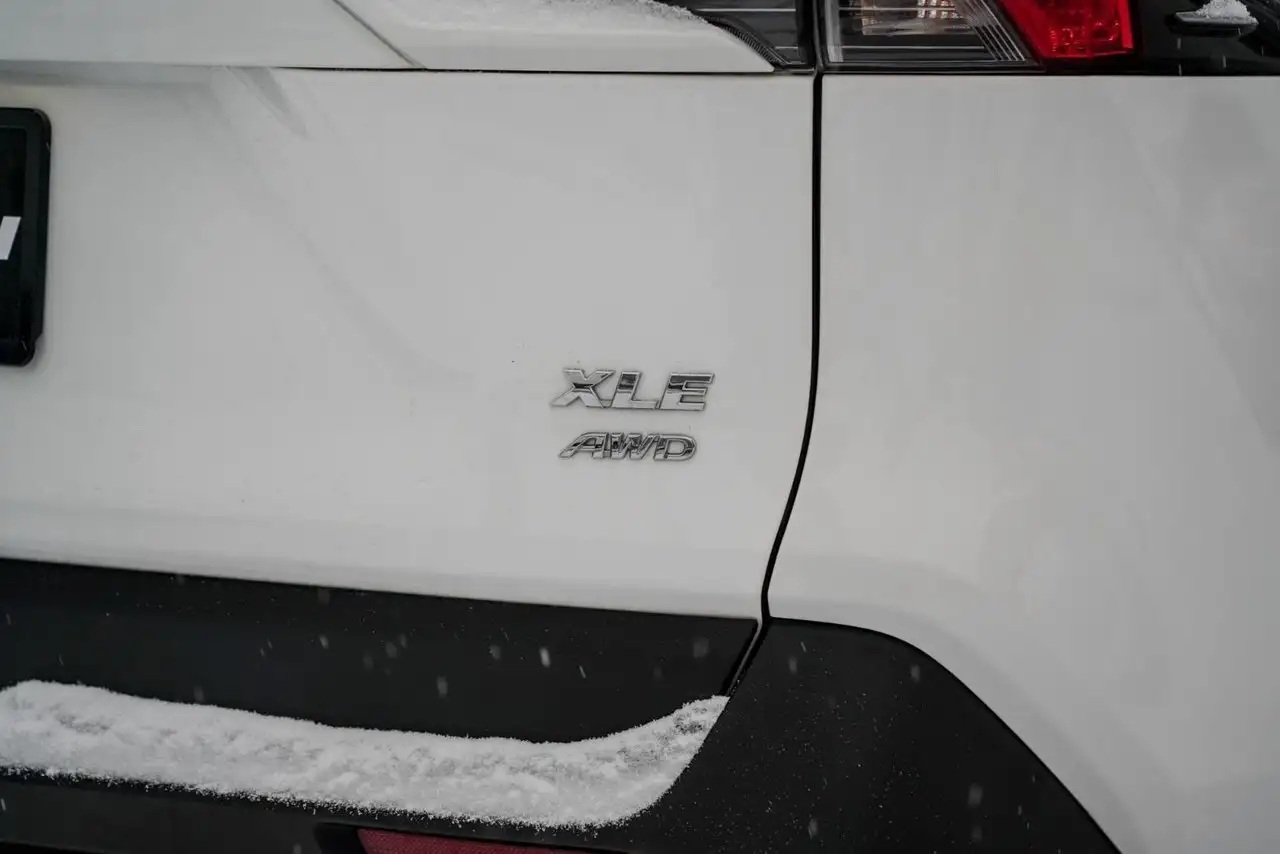 Toyota RAV 4 снимка Toyota RAV 4