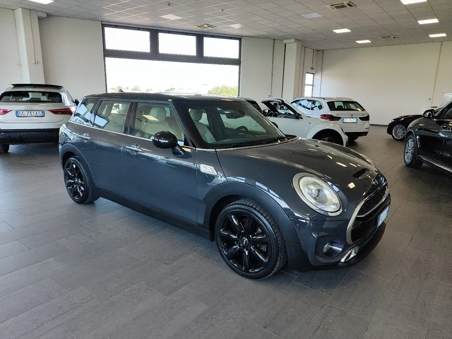 MINI Cooper SD Clubman Hype Auto Navi Pelle Fari LED Cerchi18 Gri - 2