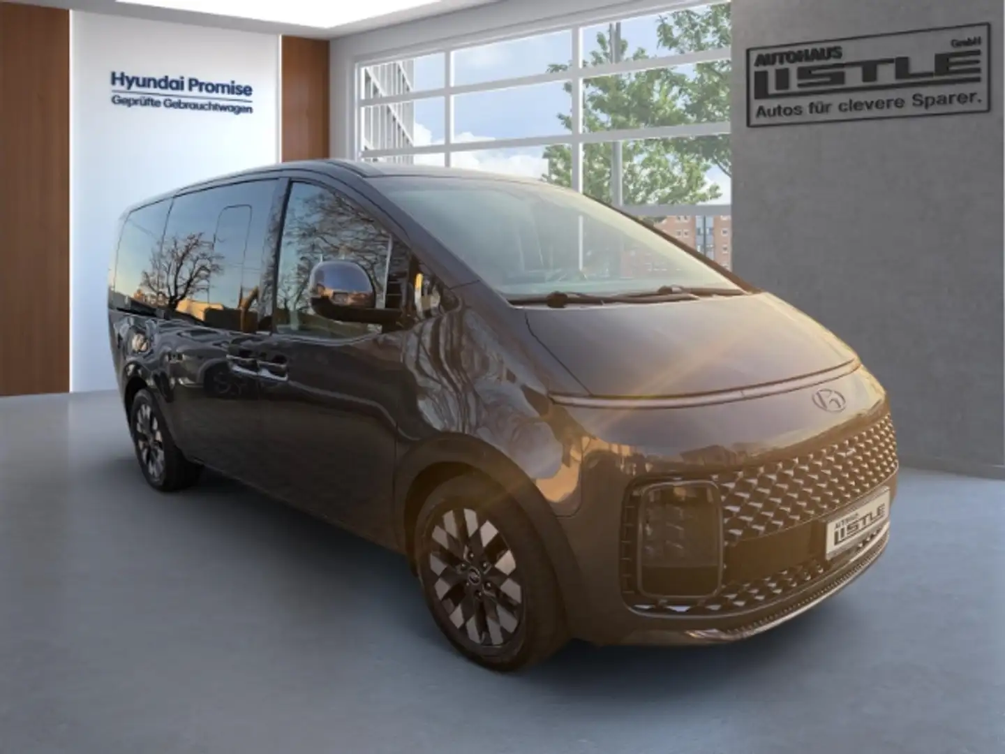 Hyundai STARIA Signature 4WD 7-Sitzer +KLIMA+NAVI+SHZ+UVM+ Gris - 2