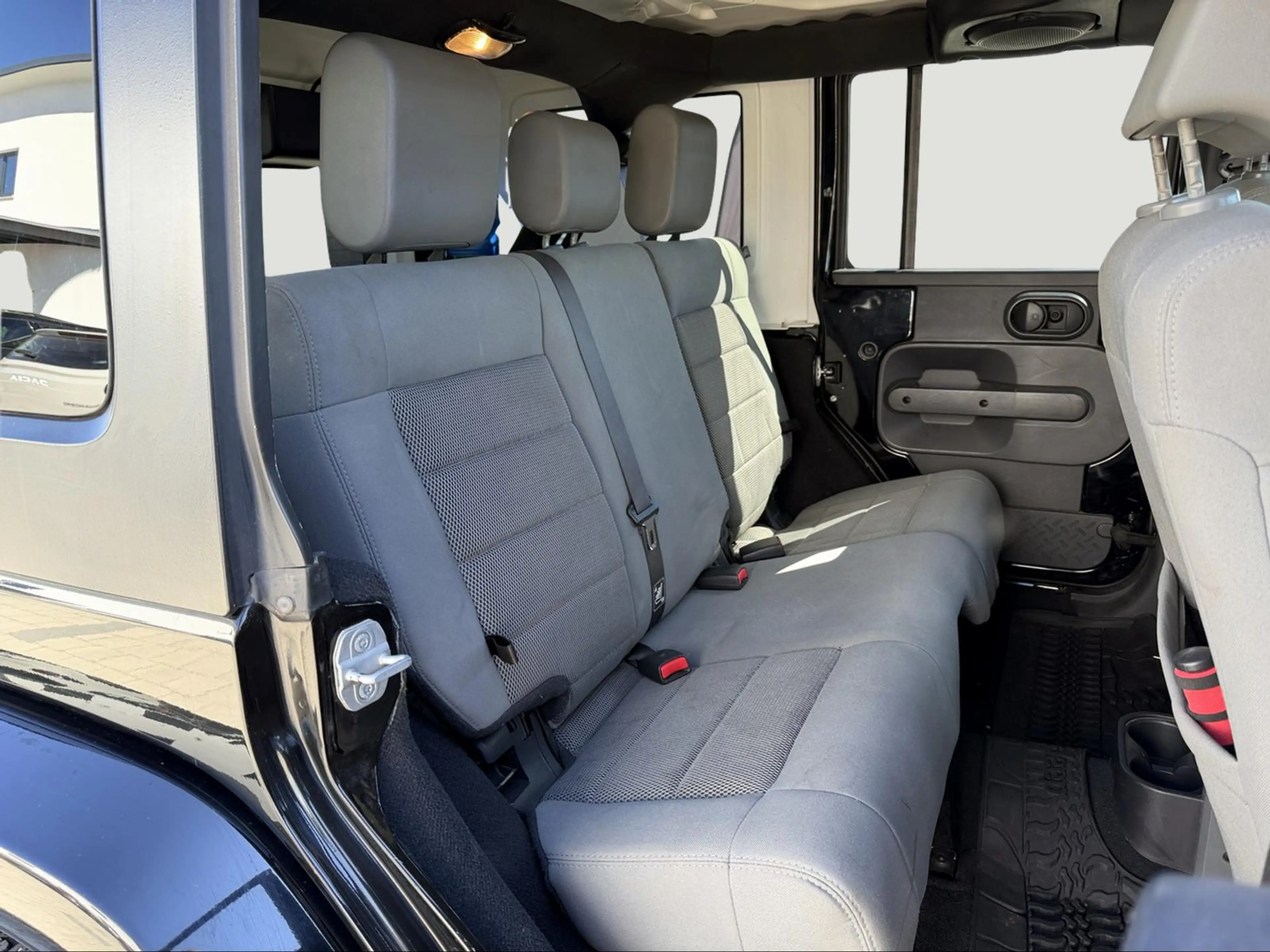 Jeep Wrangler Sahara UNLIMITED 2.8CRD STANDK/AHK — photo 7