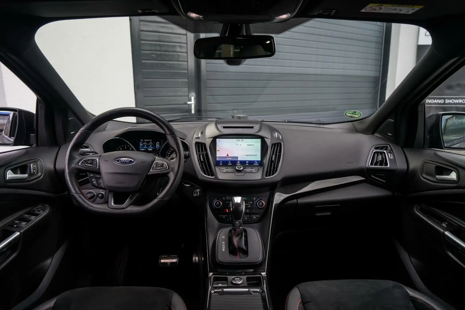 Ford Kuga 1.5 EcoBoost ST Line PANO / CAMERA / STUURVERWARMI Grijs - 2