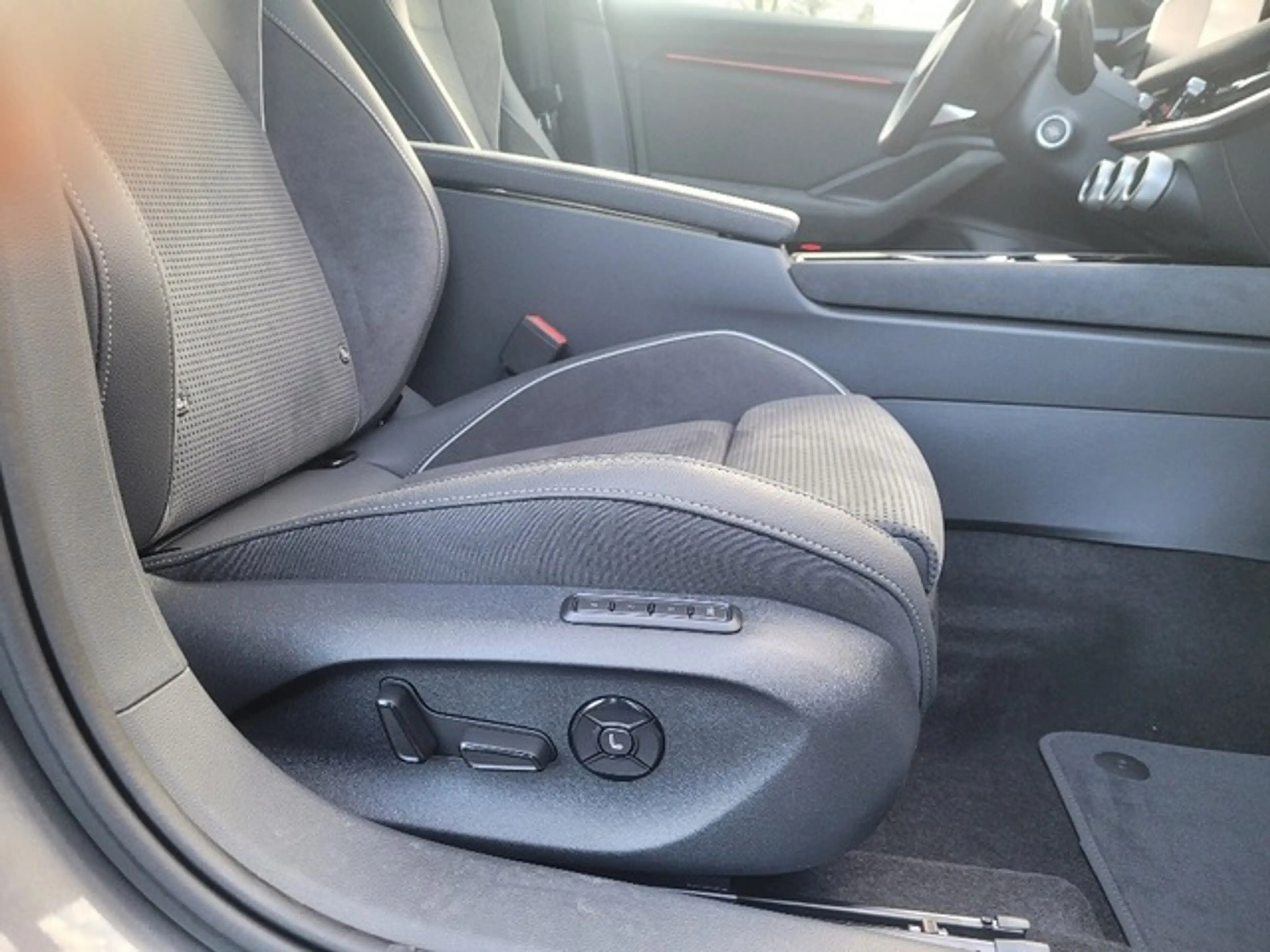 Skoda Superb Combi 2.0 TDI 142 kW 4x4 Sportline — photo 22