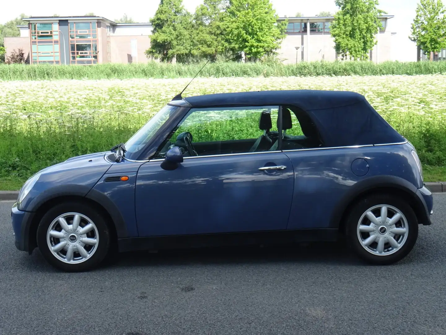 MINI Cooper Cabrio Mini 1.6 LEER/NAVI/AIRCO/PDC/APK 06-2026 Blauw - 2
