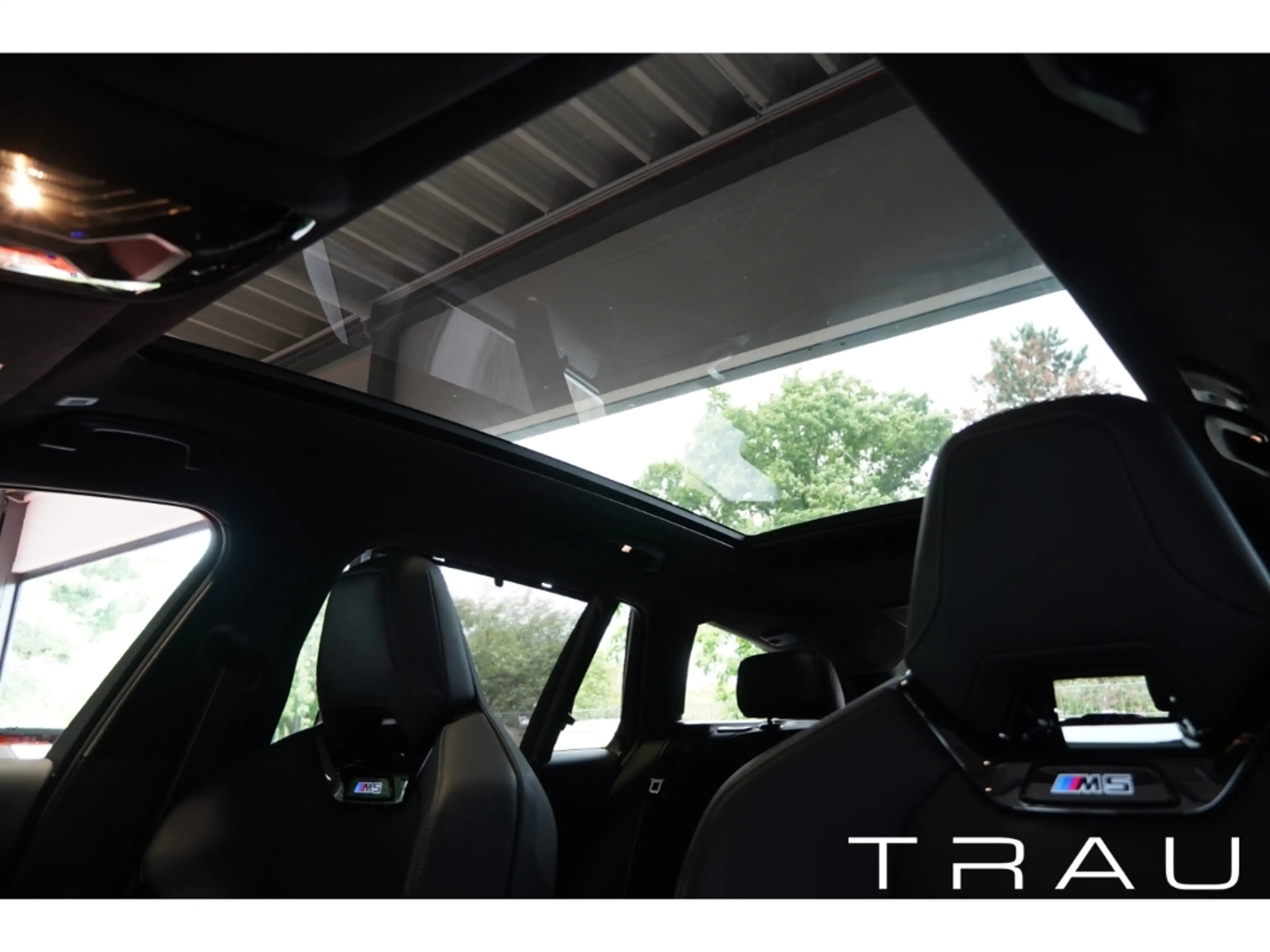 BMW M5 Ultimate Memo HUD AHK B&W 360 Pano Carbon — photo 12
