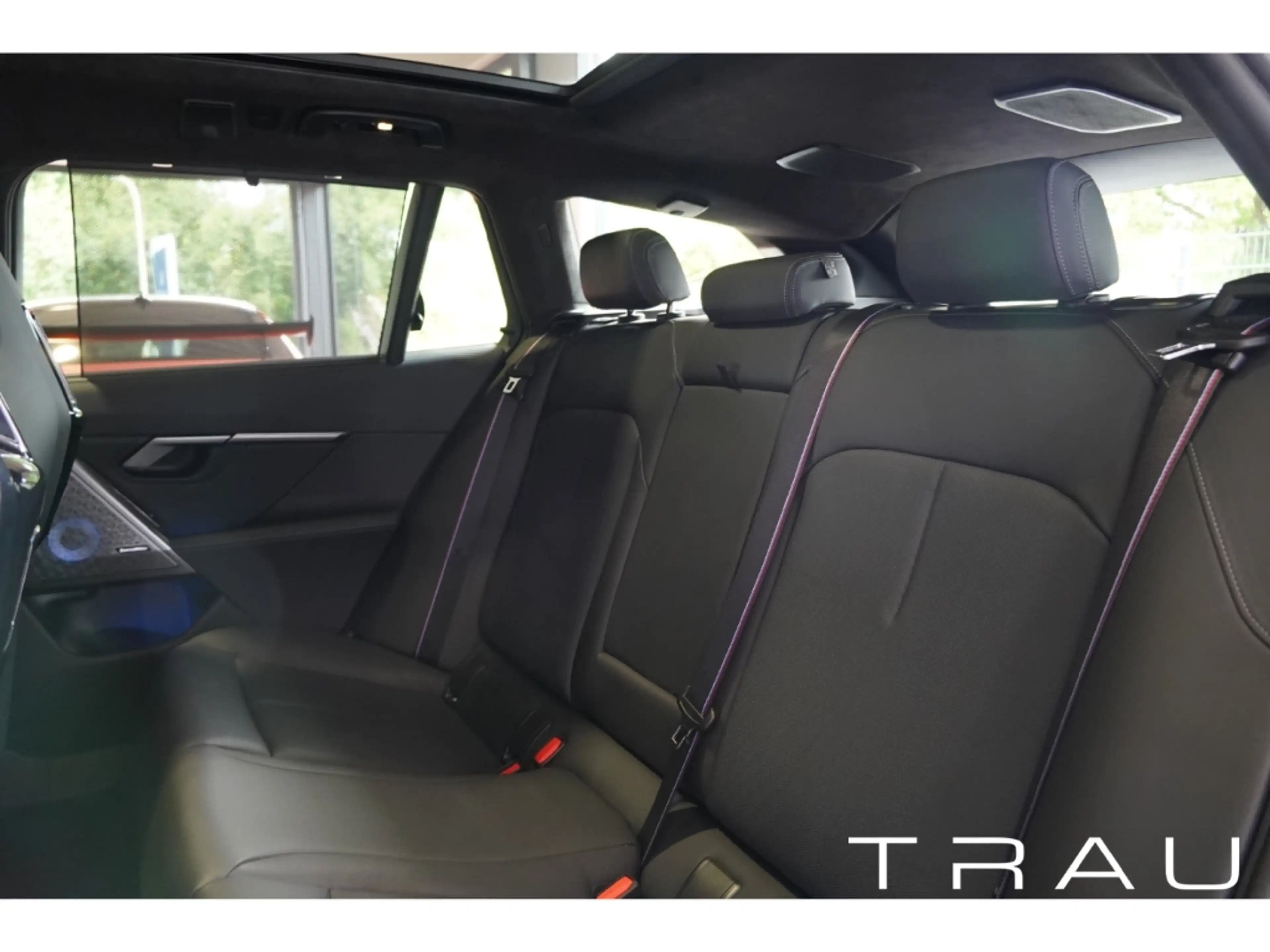 BMW M5 Ultimate Memo HUD AHK B&W 360 Pano Carbon — photo 11