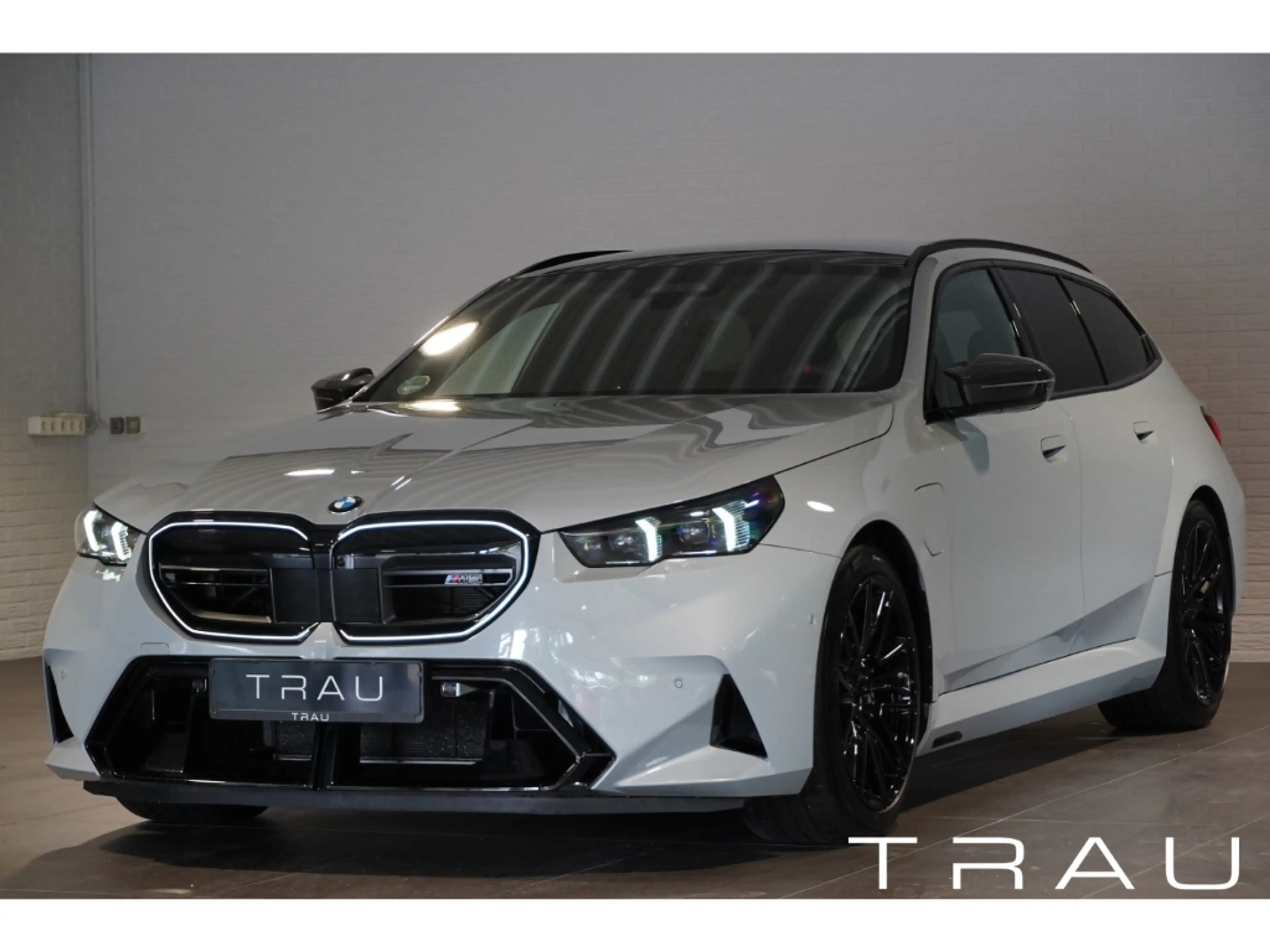BMW M5 Ultimate Memo HUD AHK B&W 360 Pano Carbon — photo 3