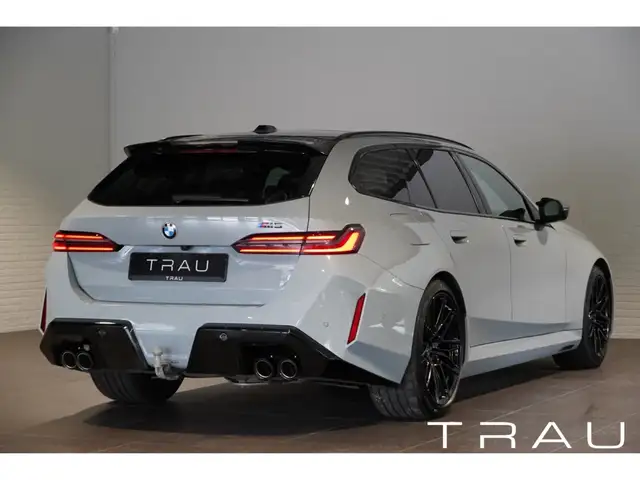 BMW M5 view 6