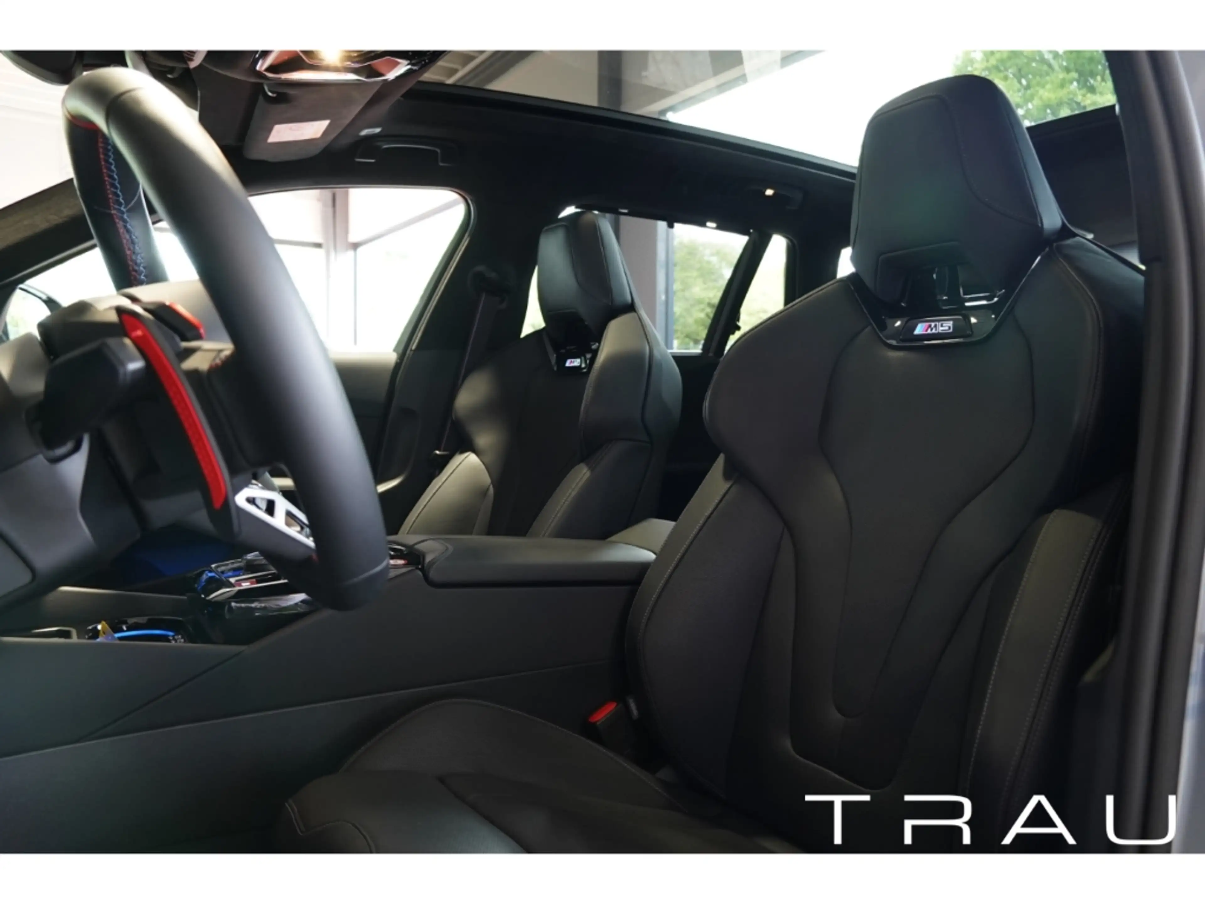 BMW M5 Ultimate Memo HUD AHK B&W 360 Pano Carbon — photo 10