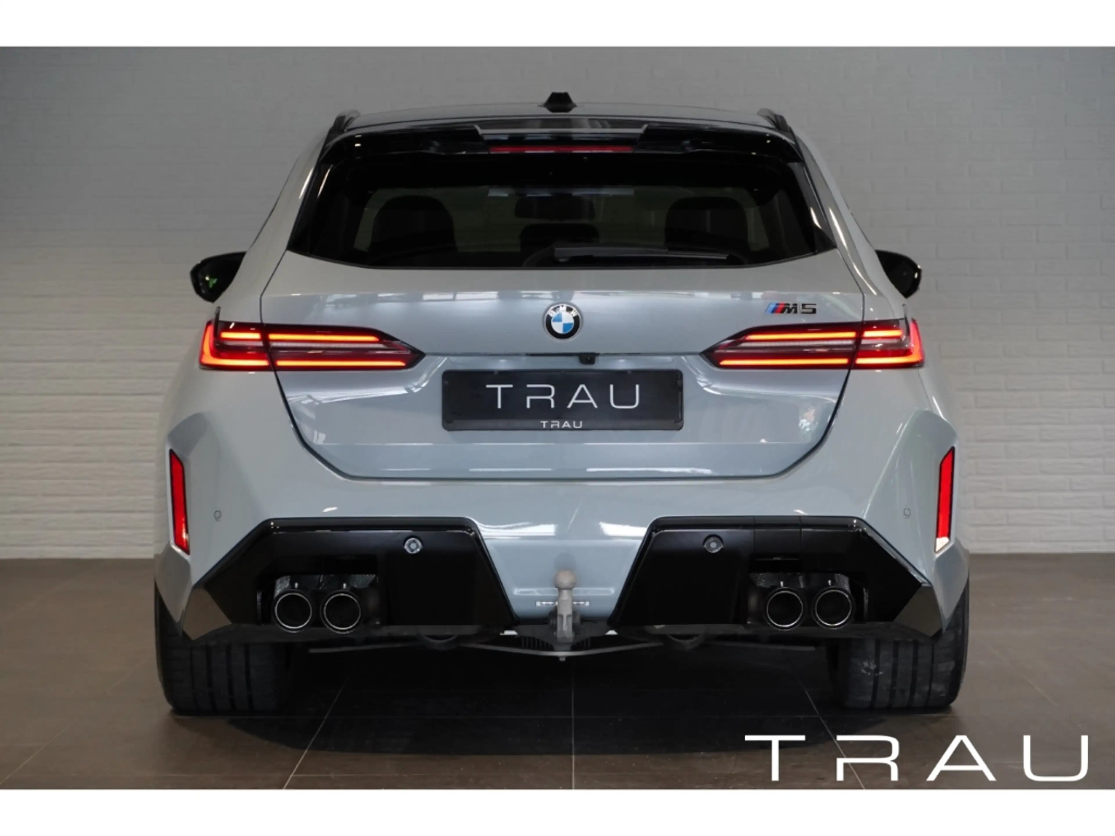 BMW M5 Ultimate Memo HUD AHK B&W 360 Pano Carbon — photo 5