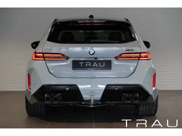 BMW M5 view 5