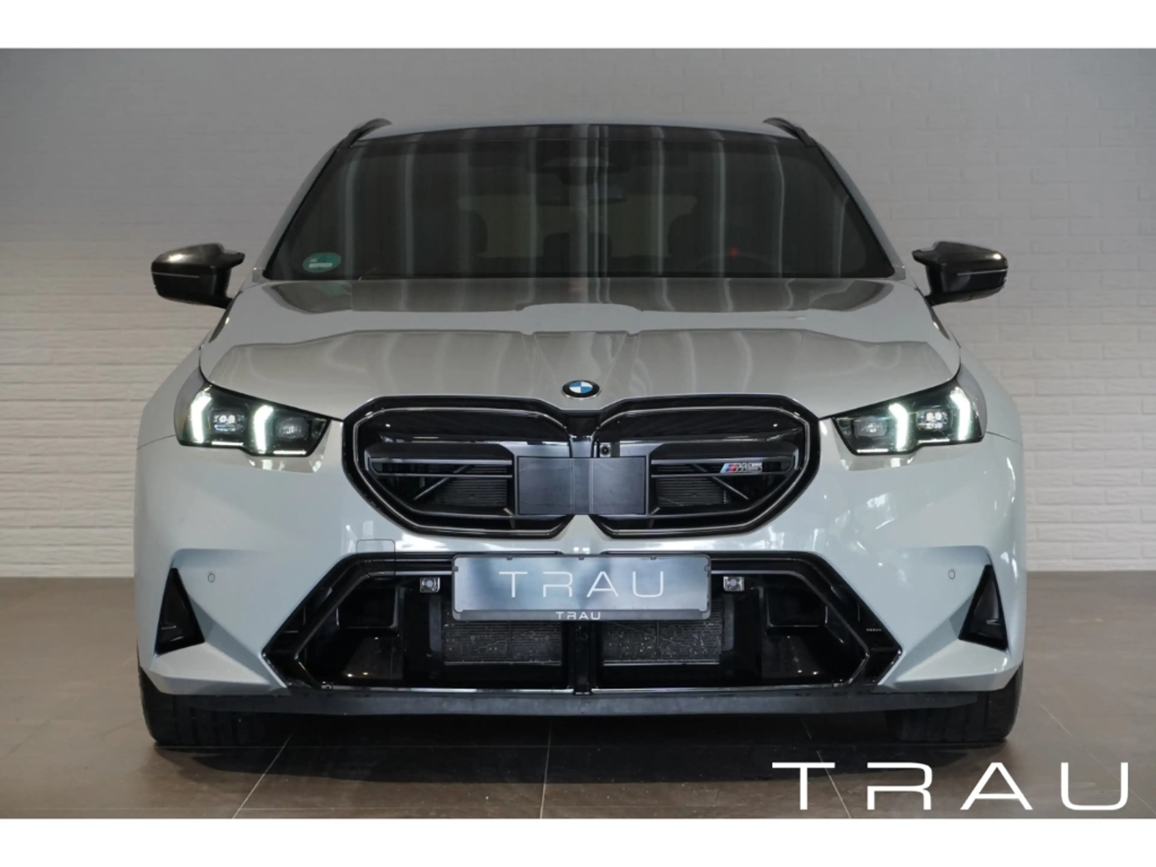 BMW M5 Ultimate Memo HUD AHK B&W 360 Pano Carbon — photo 2