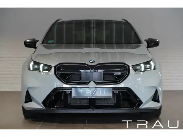 BMW M5 view 2