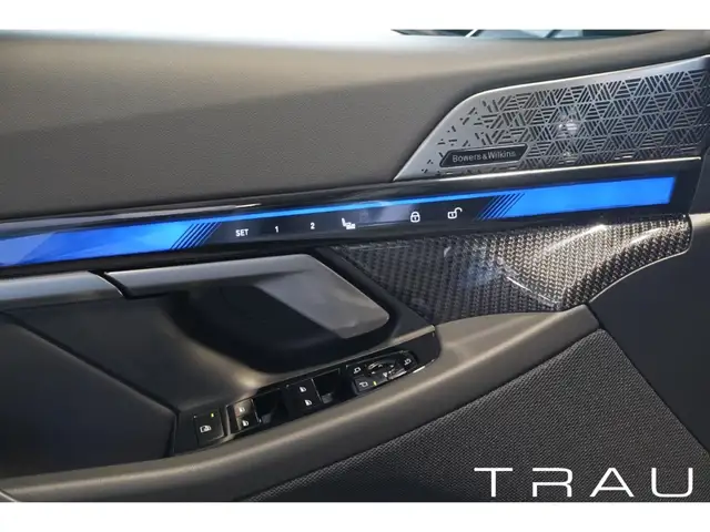 BMW M5 view 8