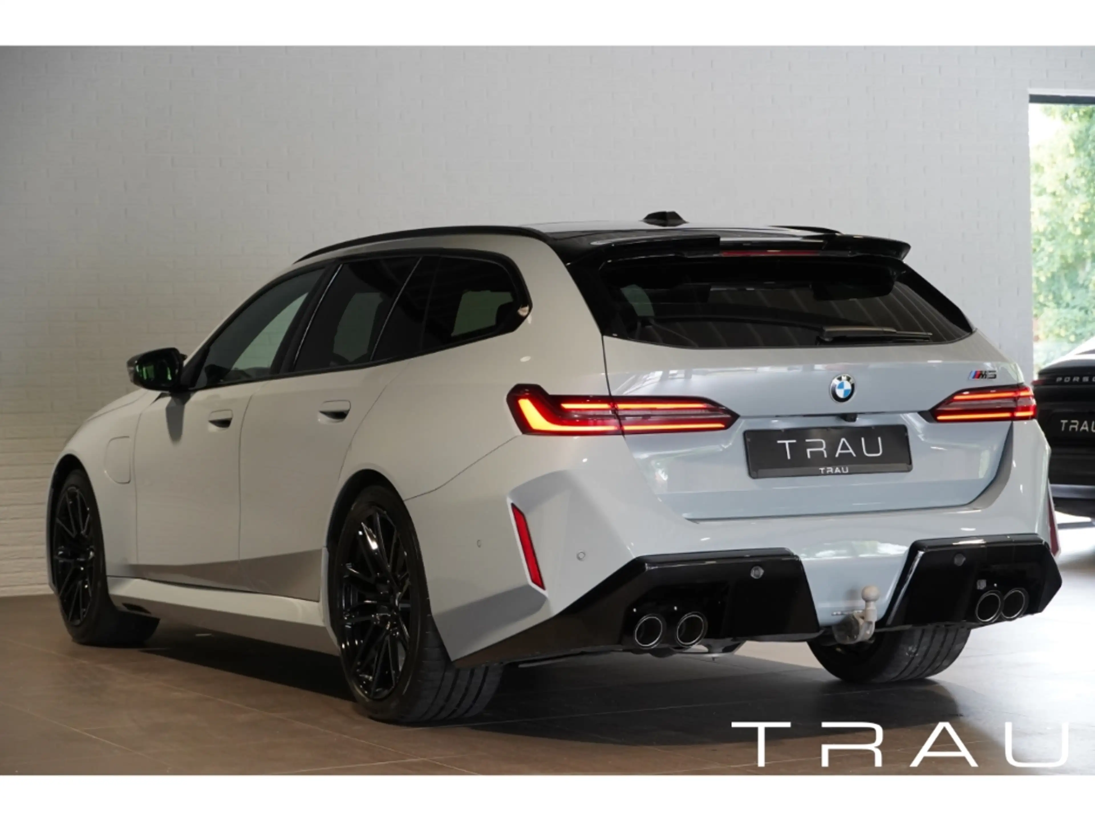 BMW M5 Ultimate Memo HUD AHK B&W 360 Pano Carbon — photo 4