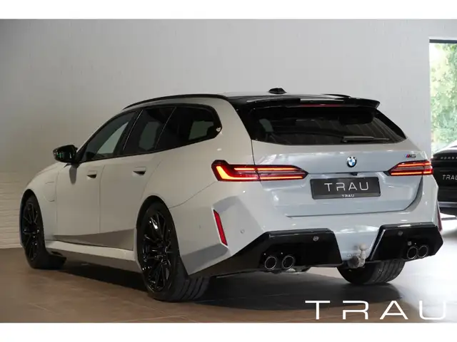 BMW M5 view 4