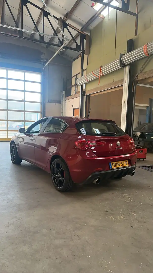 Alfa Romeo Giulietta 2.0 JTDm Distinctive Červená - 2