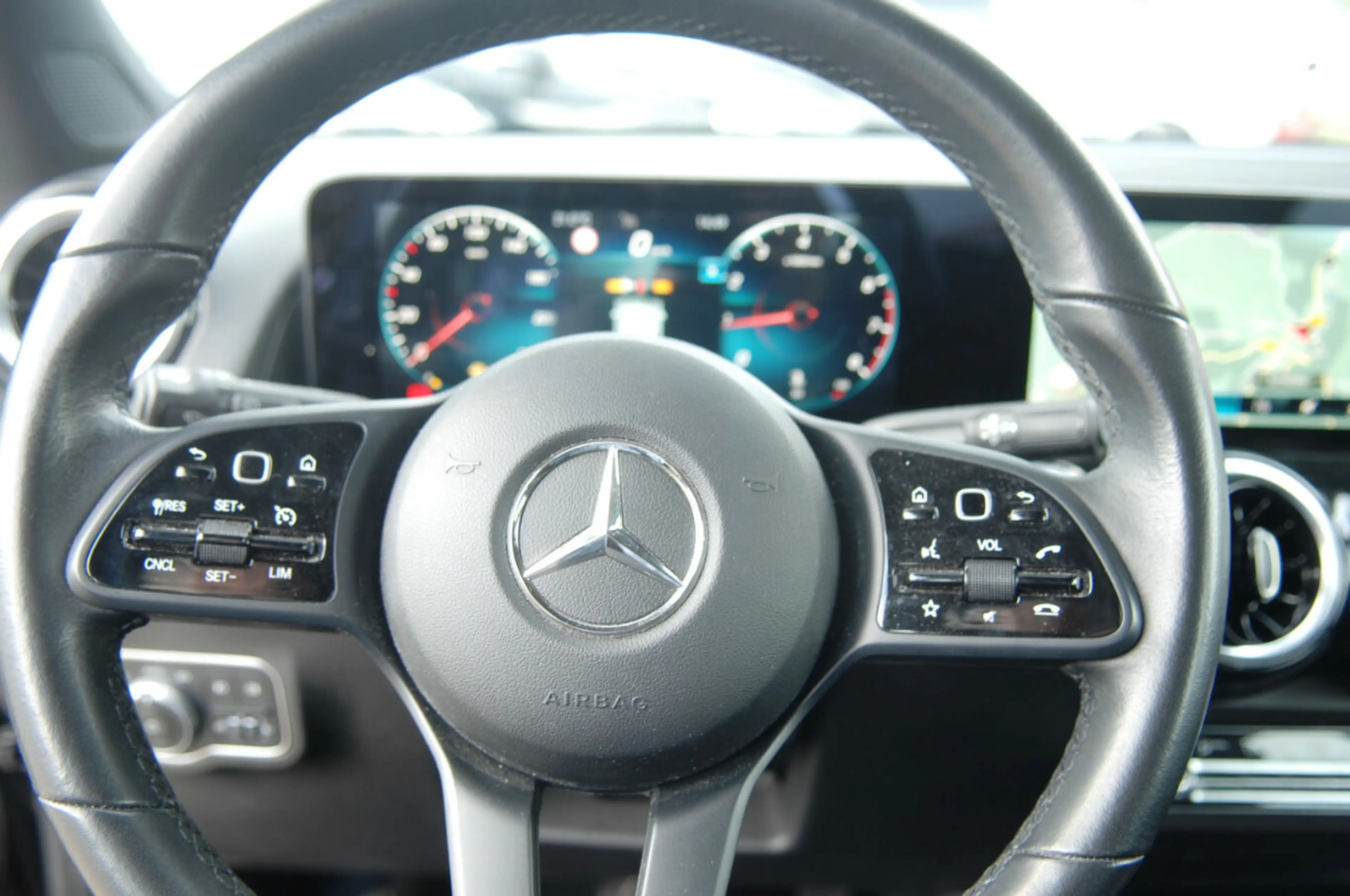 Mercedes-Benz GLB 200 4Matic Style Automatik Navi — photo 12