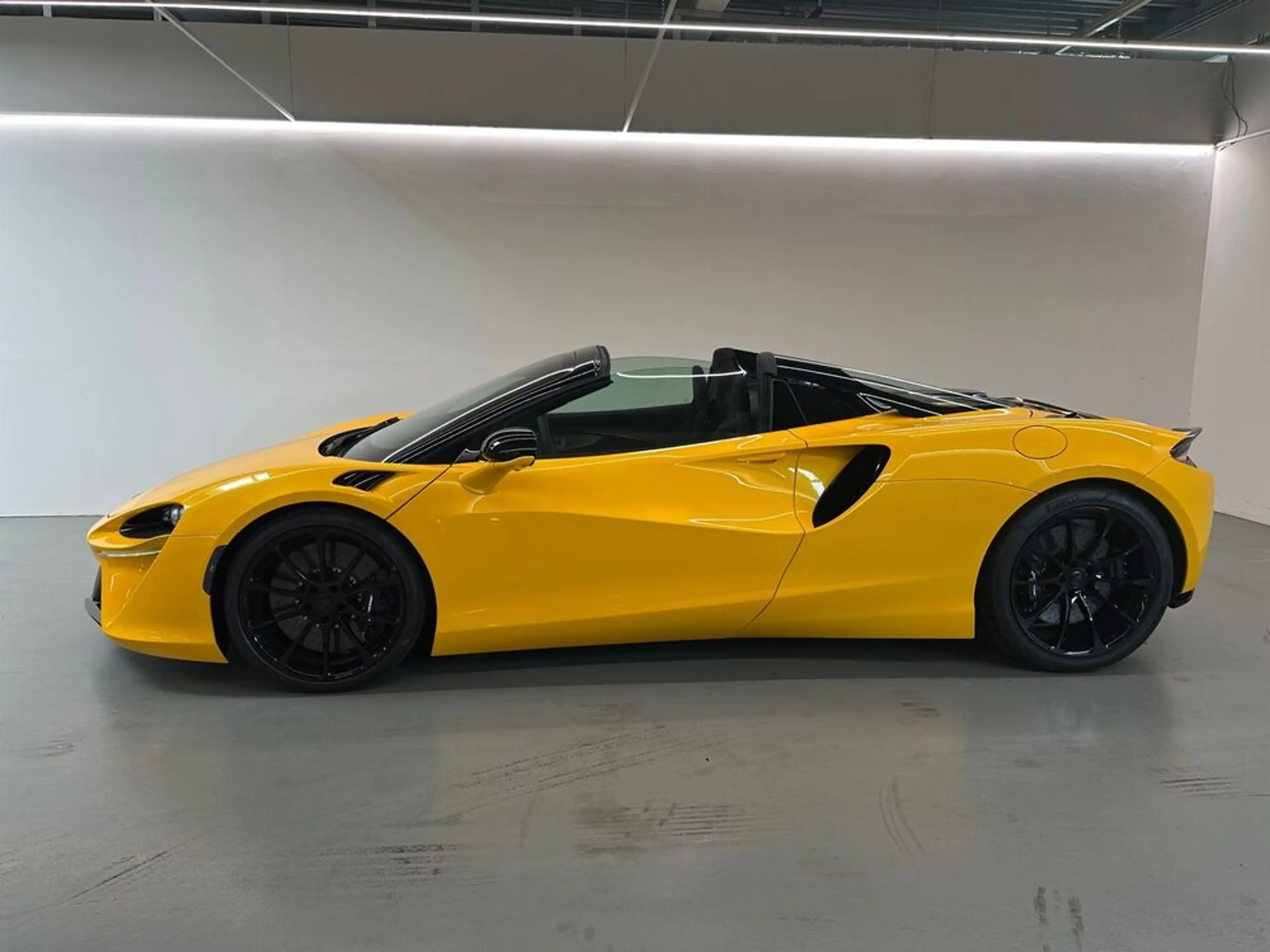 McLaren Artura Artura Spider / MSO Volcano Yellow / 1. Besitz / — photo 6