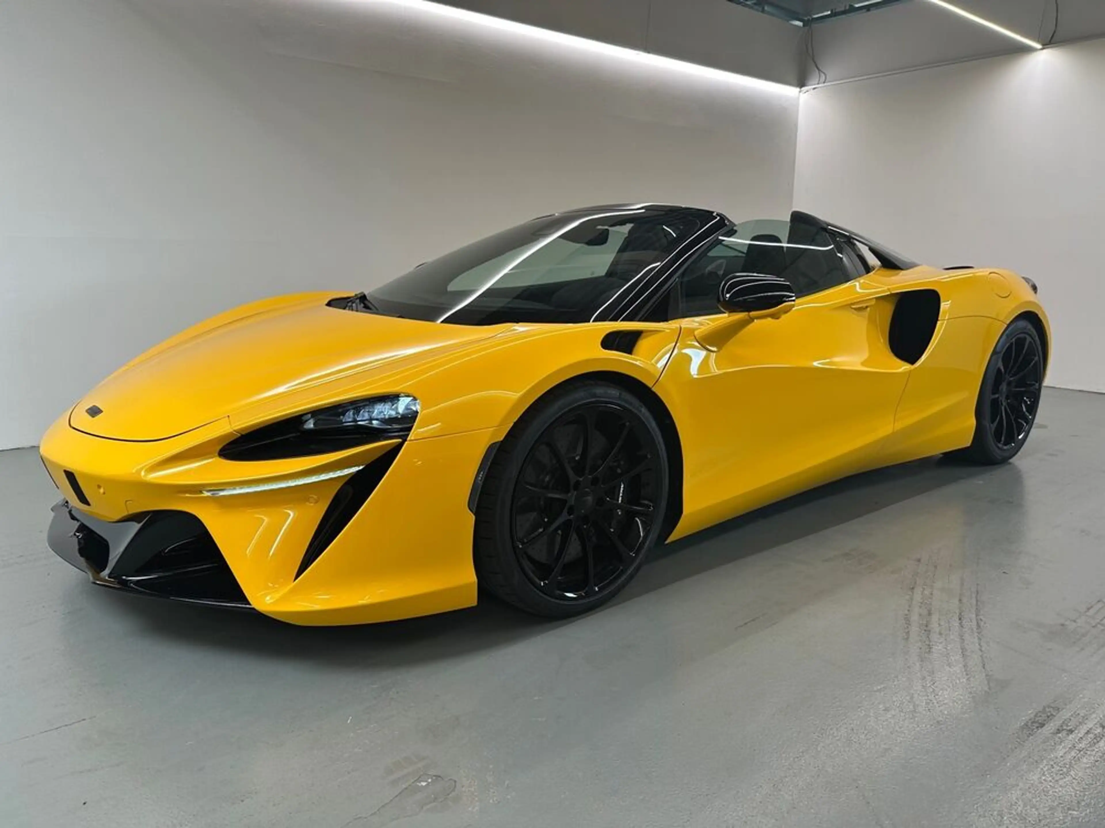 McLaren Artura Artura Spider / MSO Volcano Yellow / 1. Besitz / — photo 5