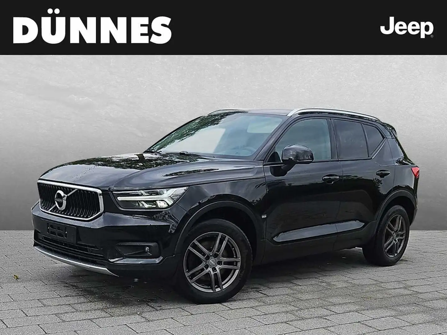 Volvo XC40 Geartronic Momentum Pro Schwarz - 1