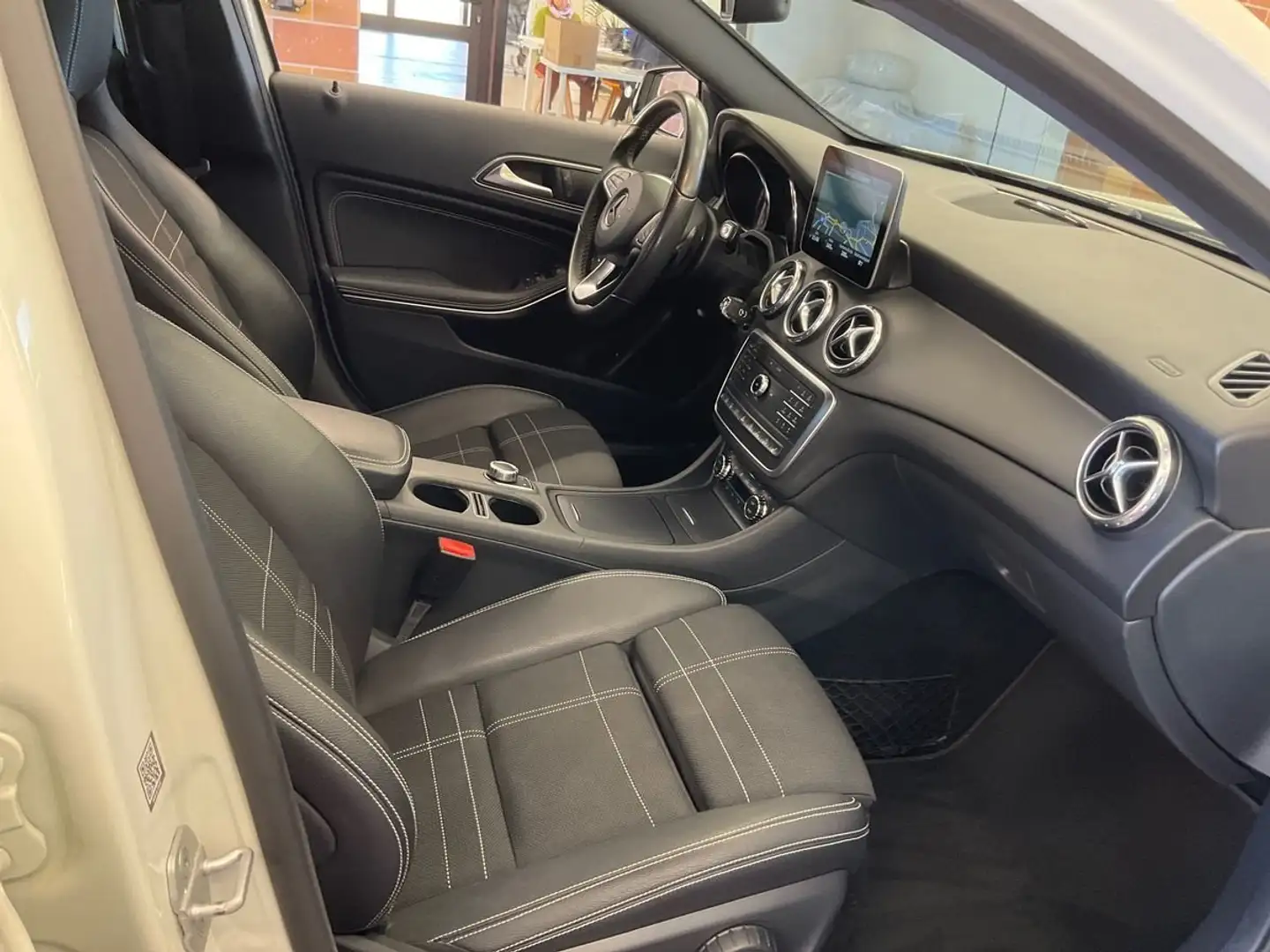 Mercedes-Benz GLA 220 GLA 220 d 4Matic Weiß - 1
