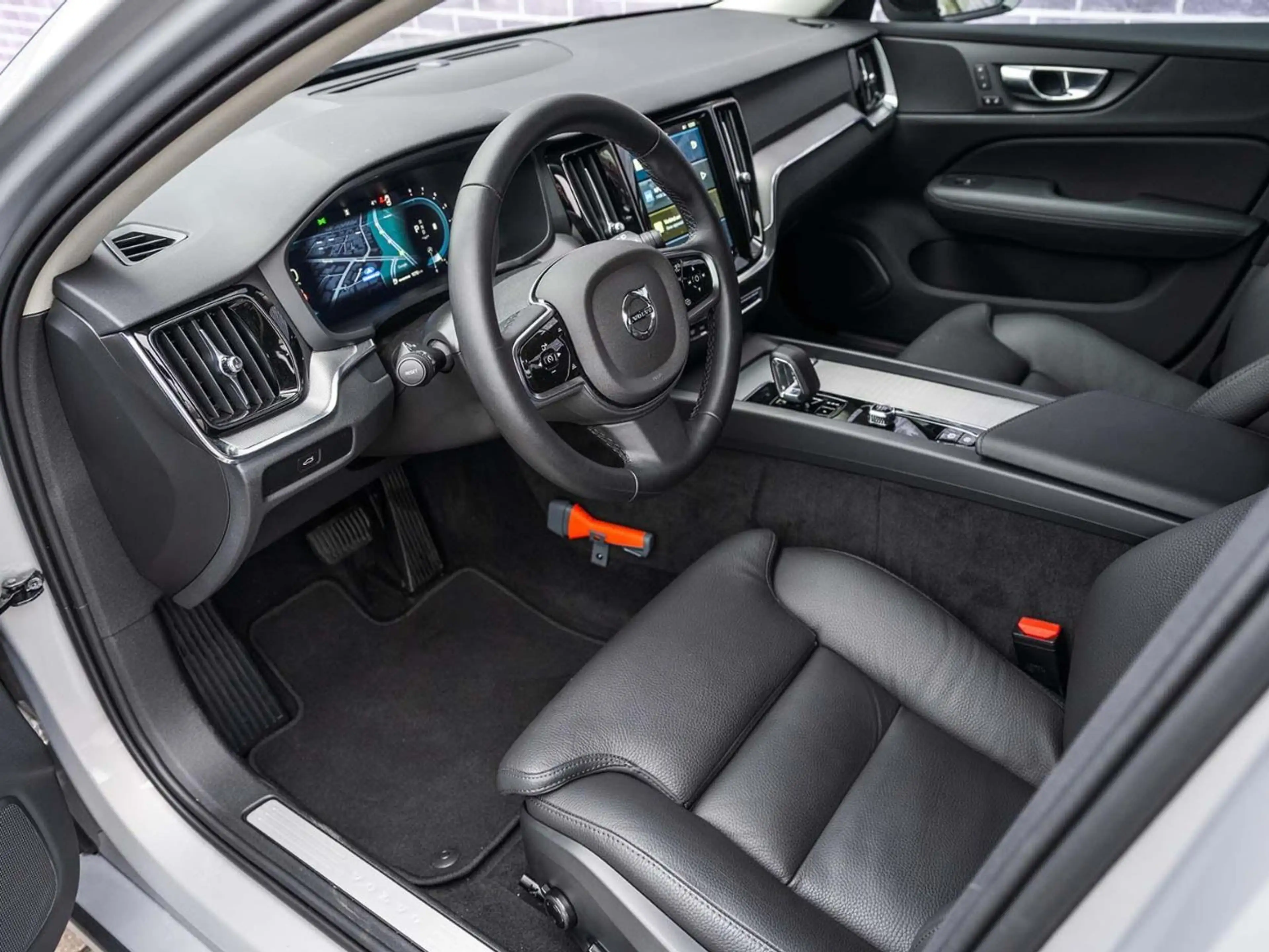Volvo V60 B4 Automaat Plus Dark | Google Maps | — photo 5