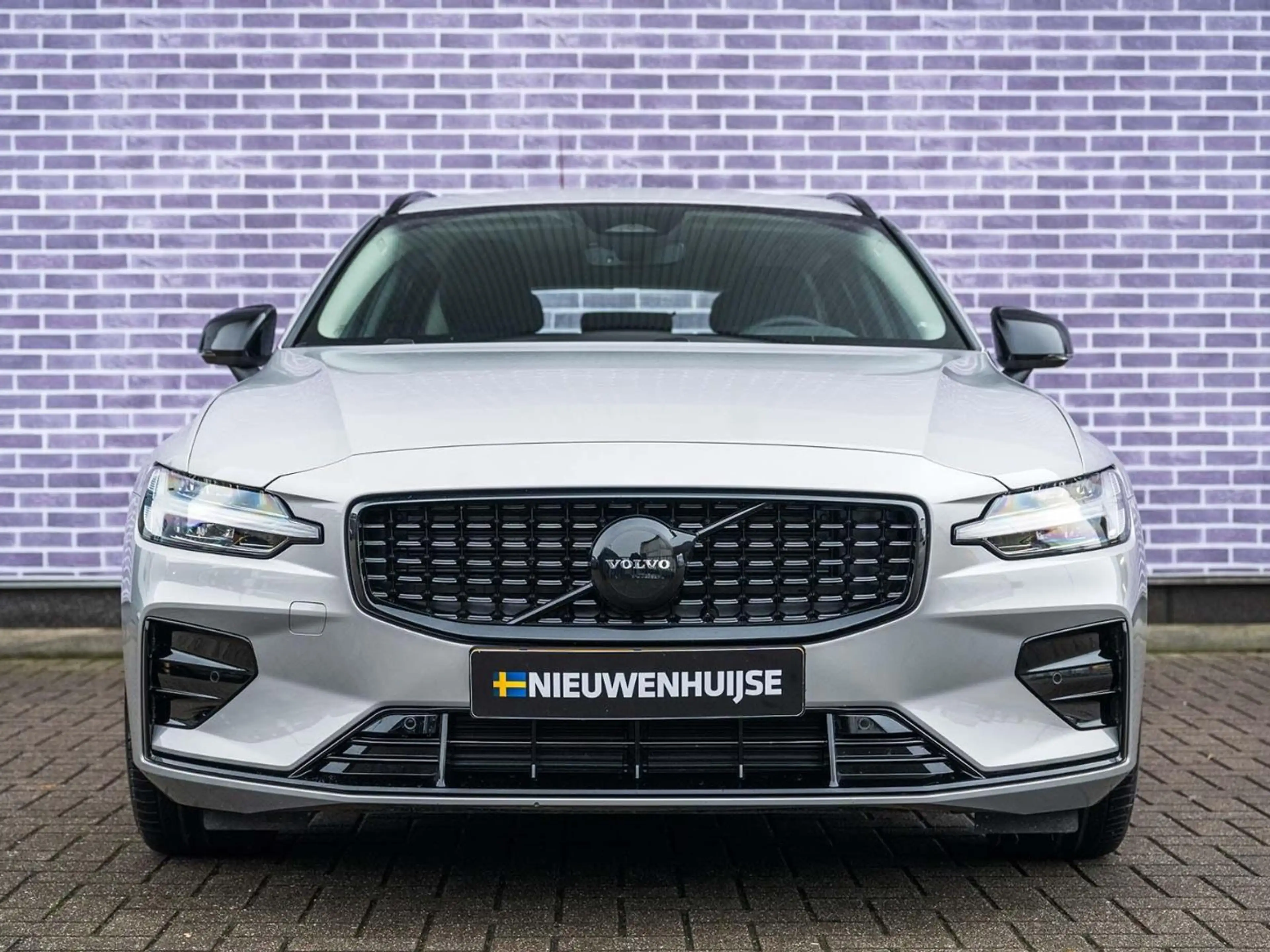 Volvo V60 B4 Automaat Plus Dark | Google Maps | — photo 3