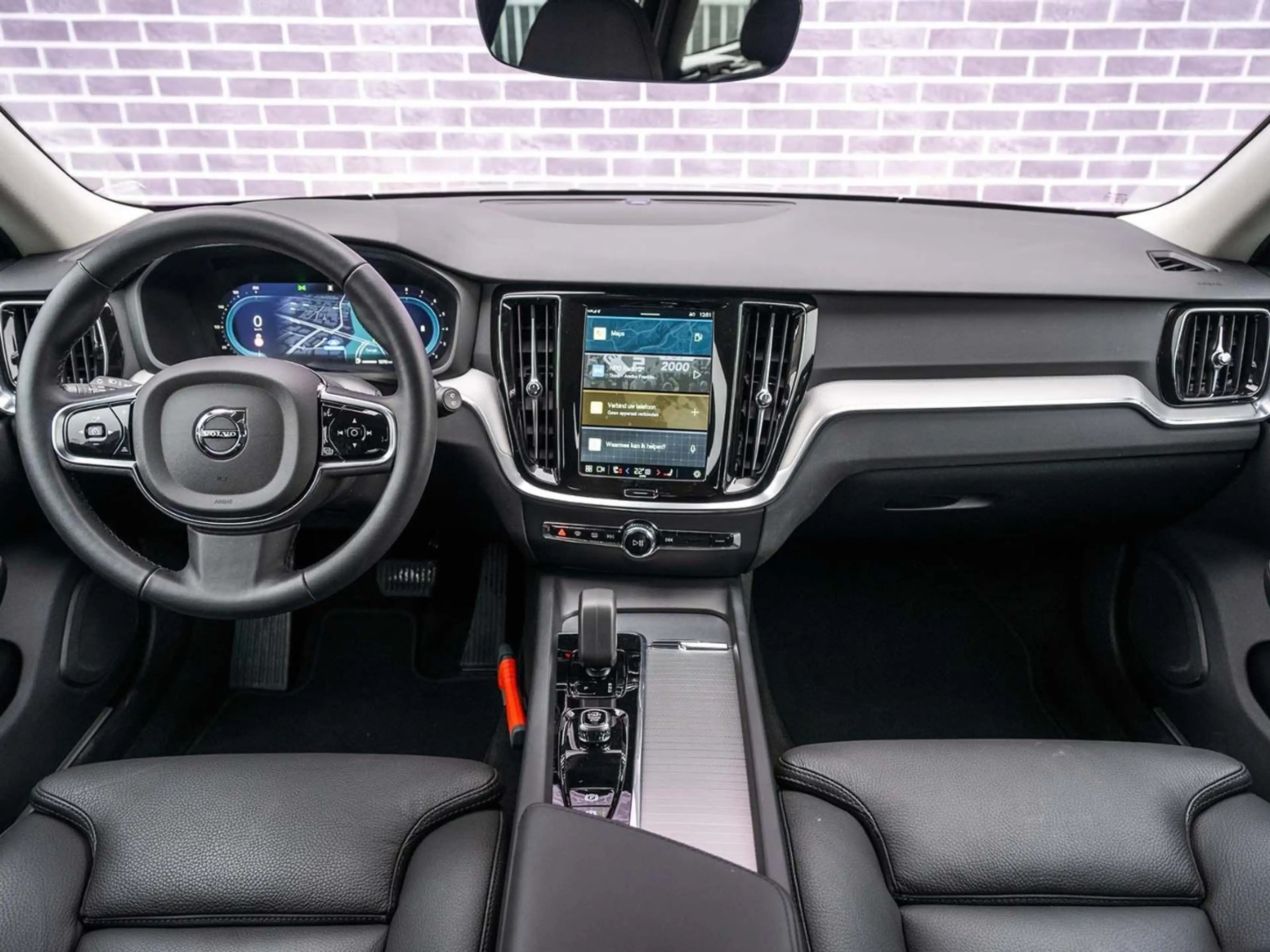Volvo V60 B4 Automaat Plus Dark | Google Maps | — photo 4