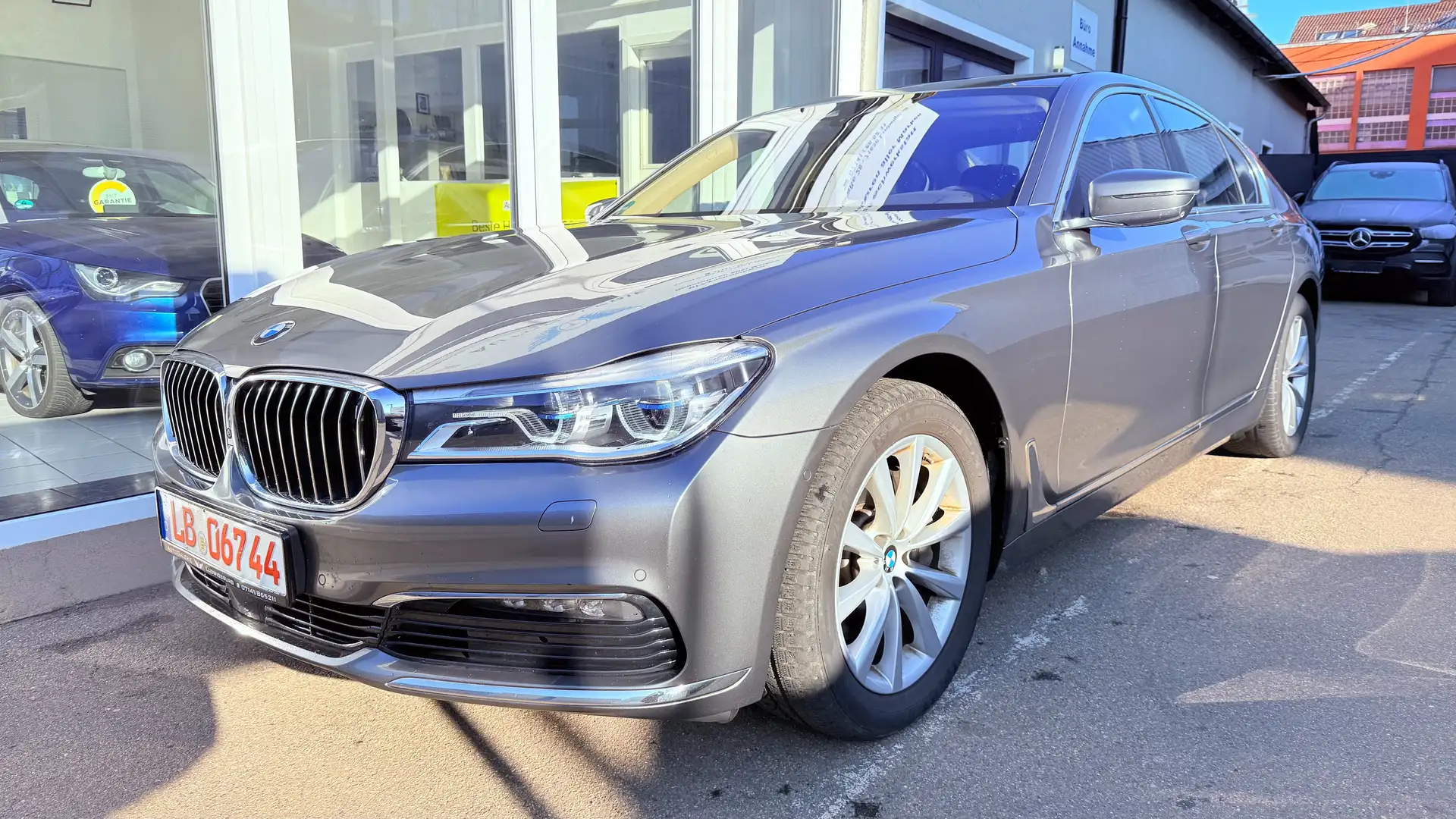 BMW 740 740 d xDrive 2.HD Head Up Standhz Night Vision Šedá - 2