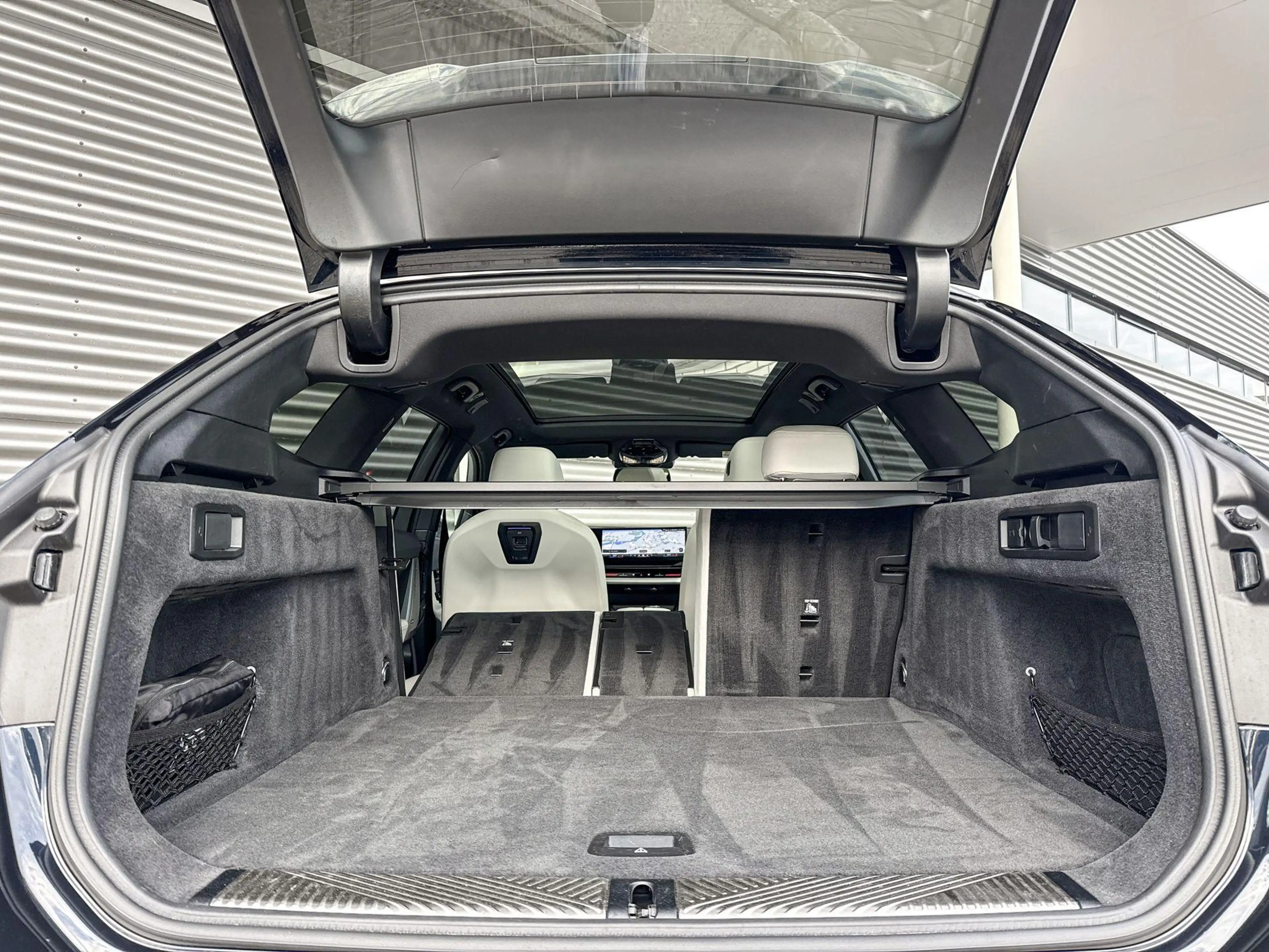 BMW 530 5-serie Touring 530e — photo 11