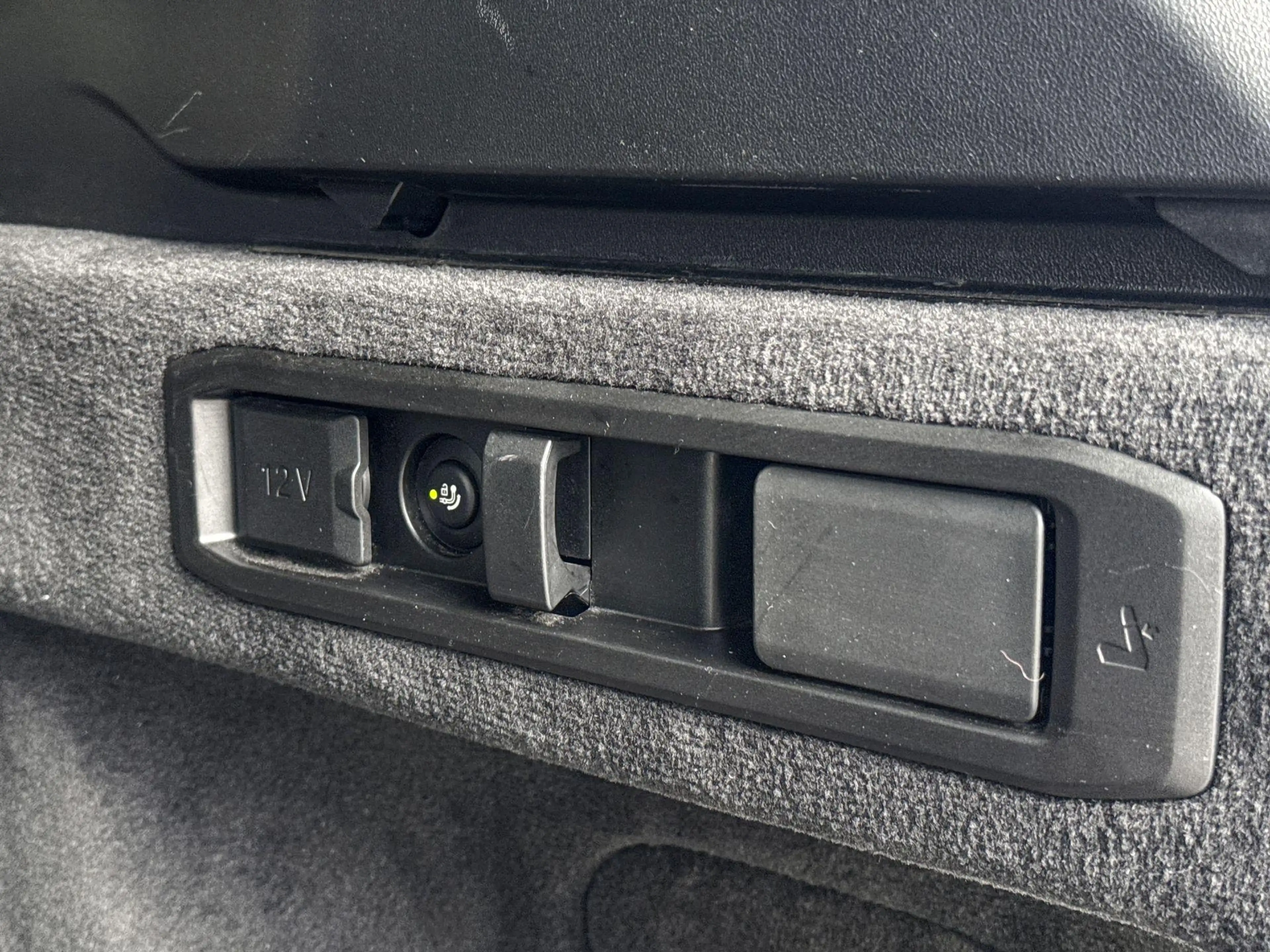BMW 530 5-serie Touring 530e — photo 13