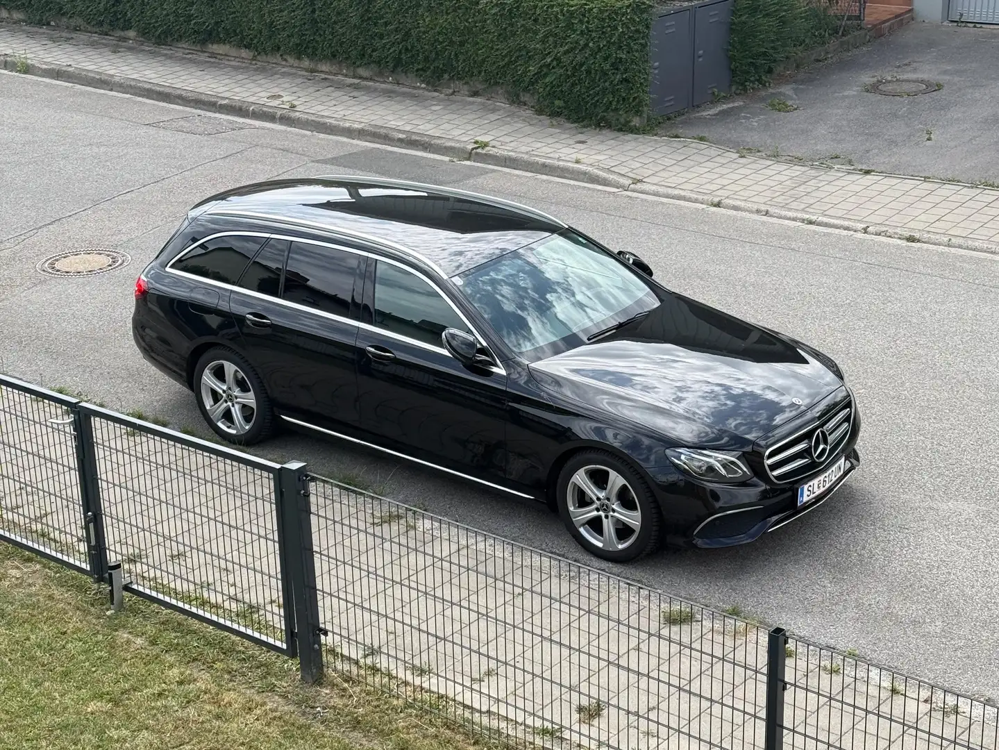 Mercedes-Benz E 220 E 220 d T Austria Edition Avantgarde Aut. Austria Schwarz - 2