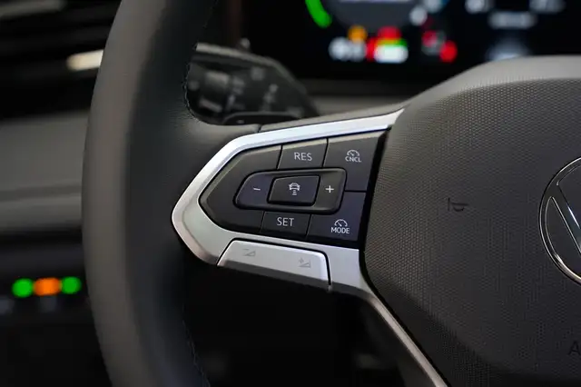 Volkswagen Tiguan view 8