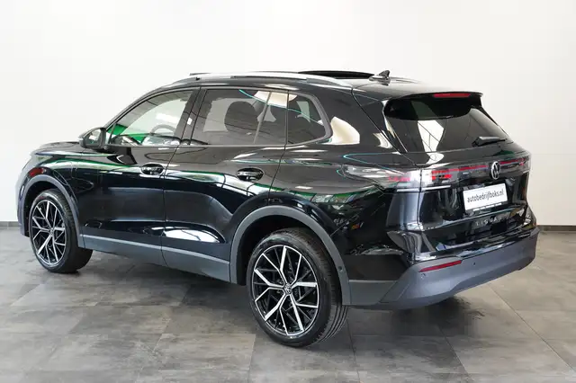 Volkswagen Tiguan view 3
