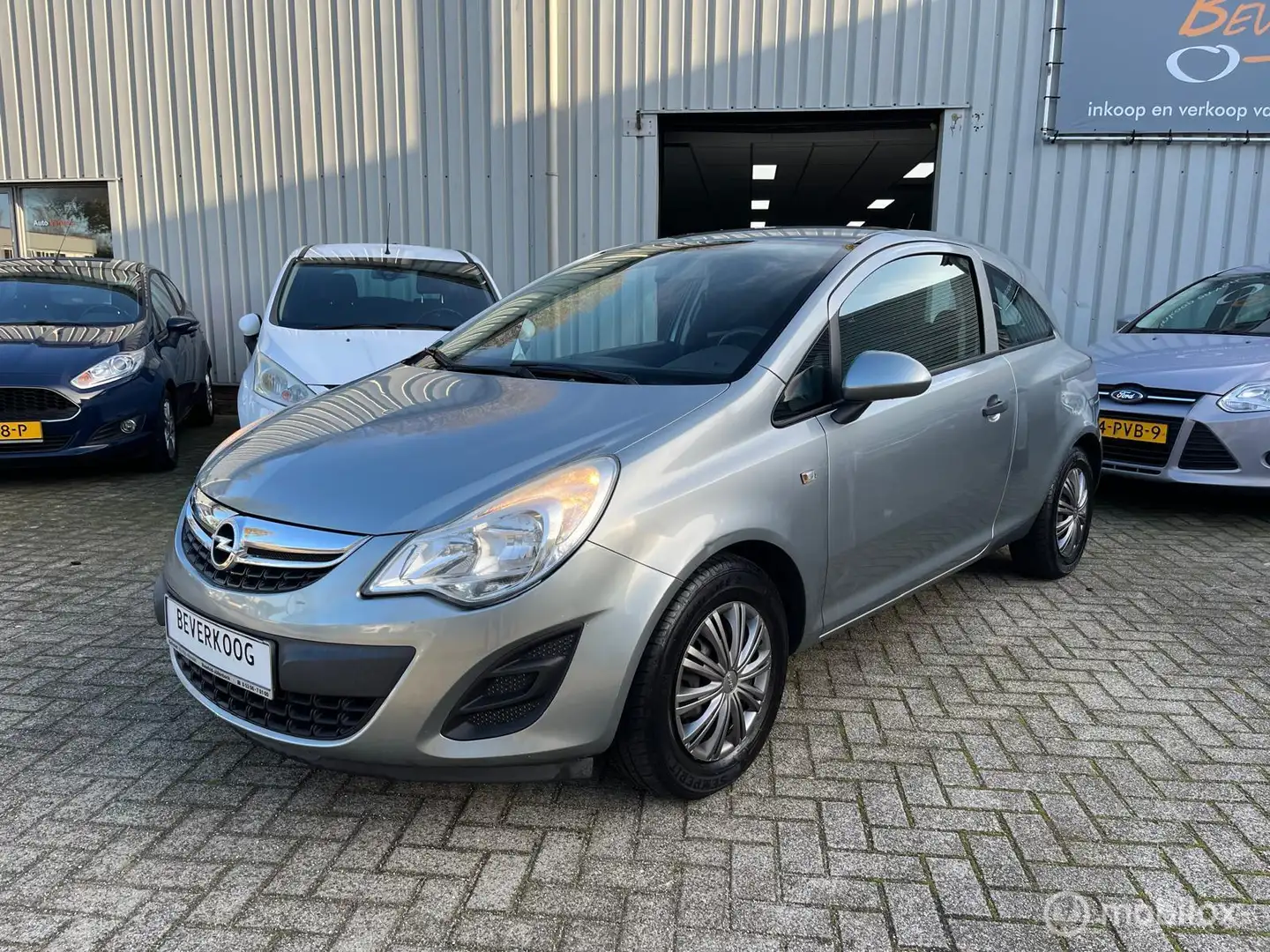 Opel Corsa 1.2-16V Edition Grau - 1