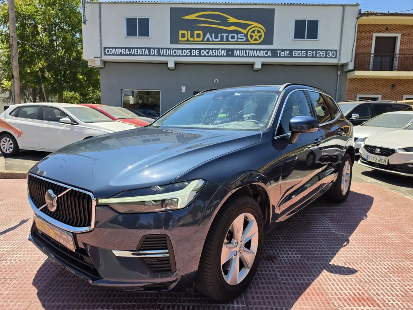 Volvo XC60 B4 Core FWD Aut. Gris - 2