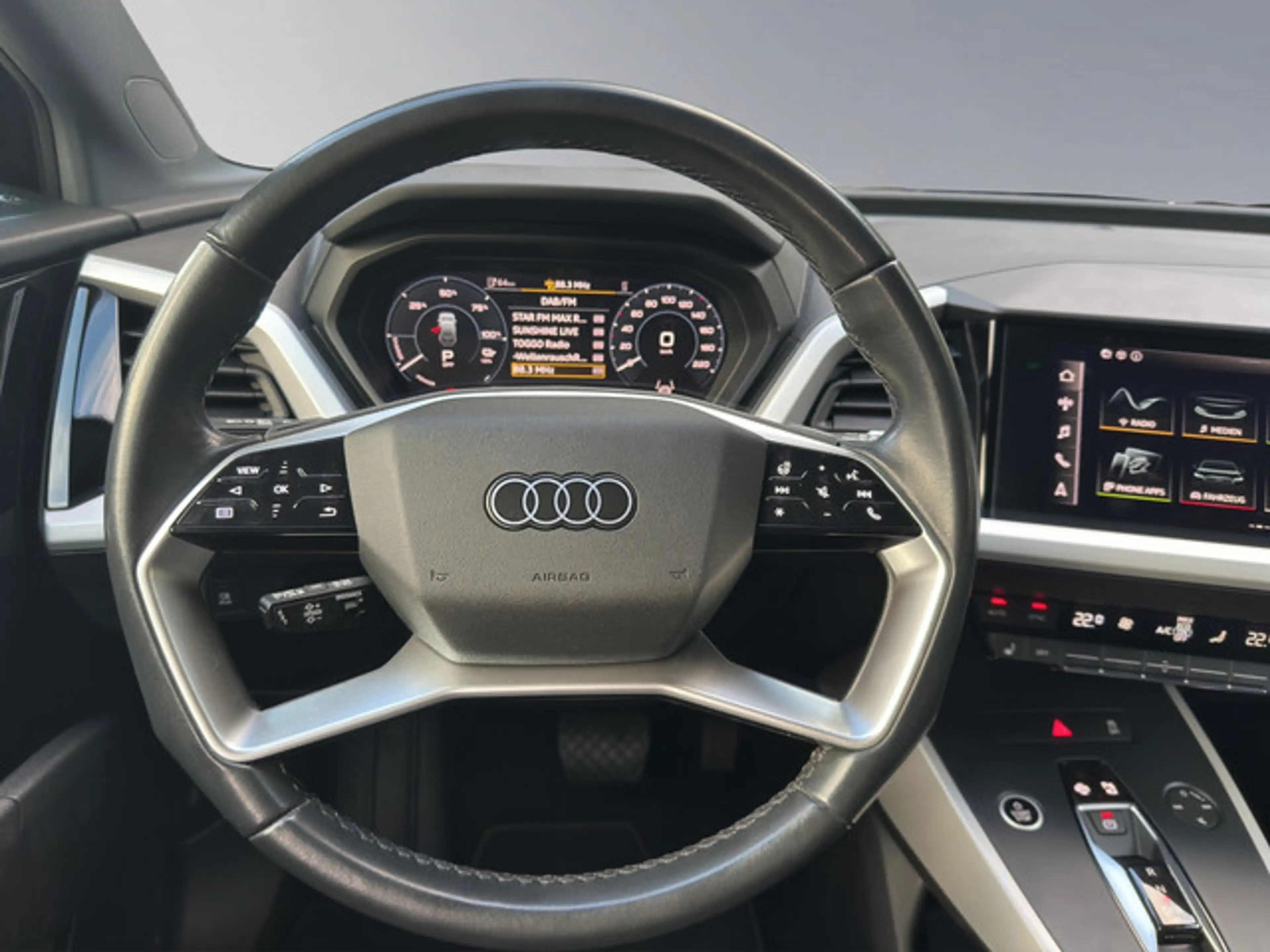 Audi Q4 e-tron 40 150 KW SHZ KAMERA AHK LED — photo 13