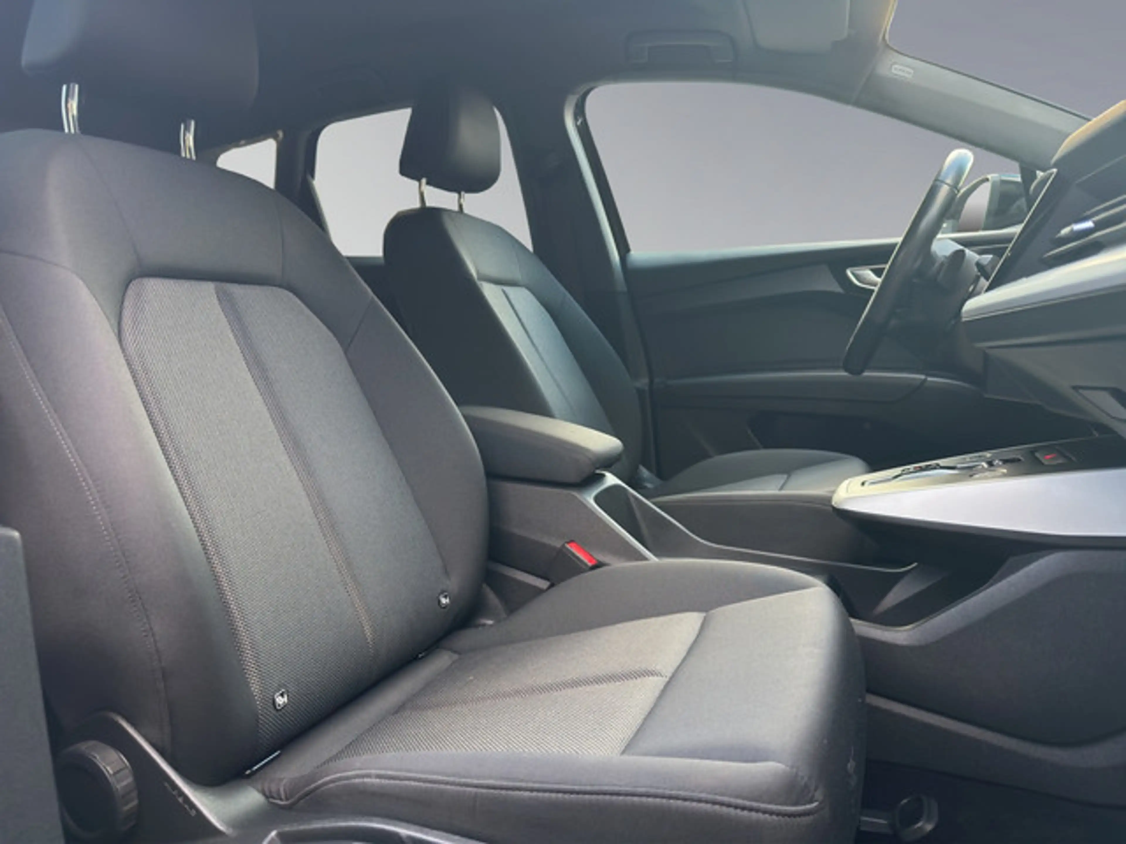 Audi Q4 e-tron 40 150 KW SHZ KAMERA AHK LED — photo 19