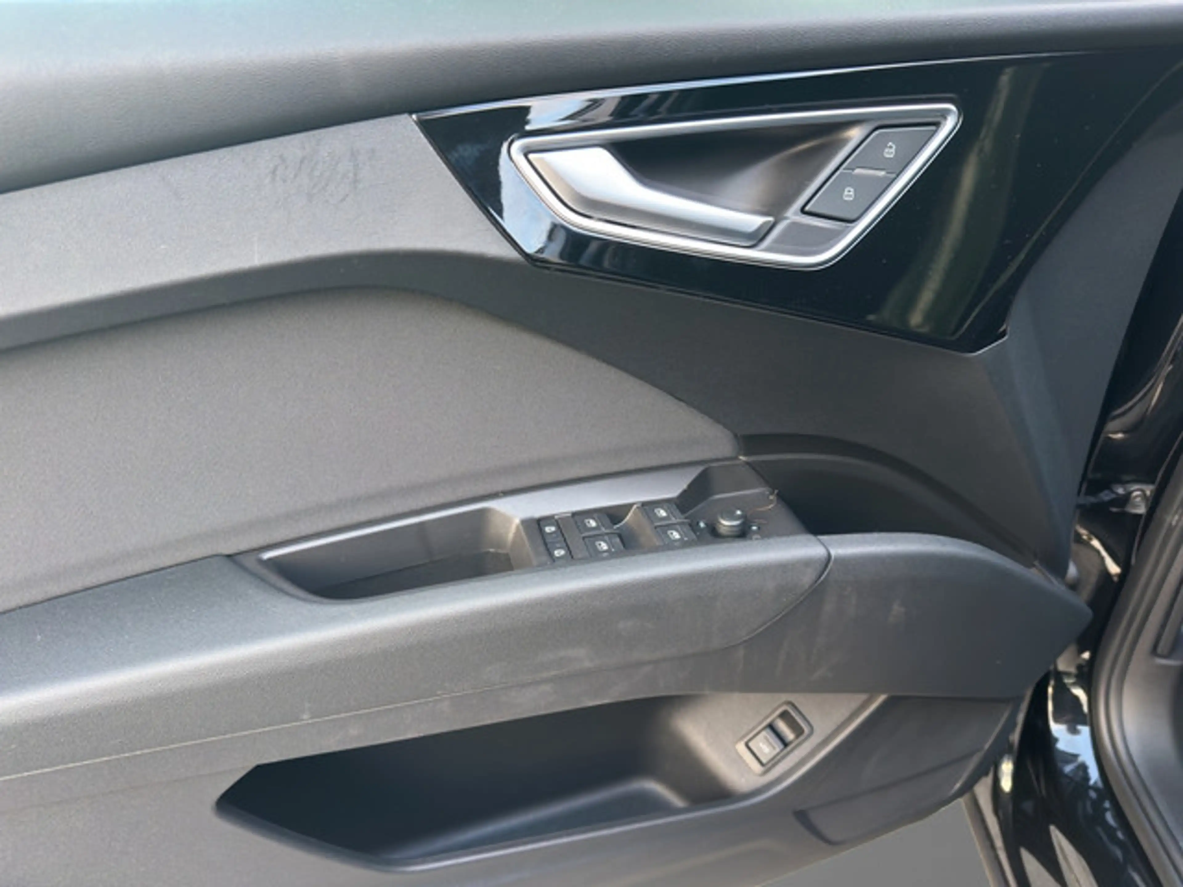 Audi Q4 e-tron 40 150 KW SHZ KAMERA AHK LED — photo 15