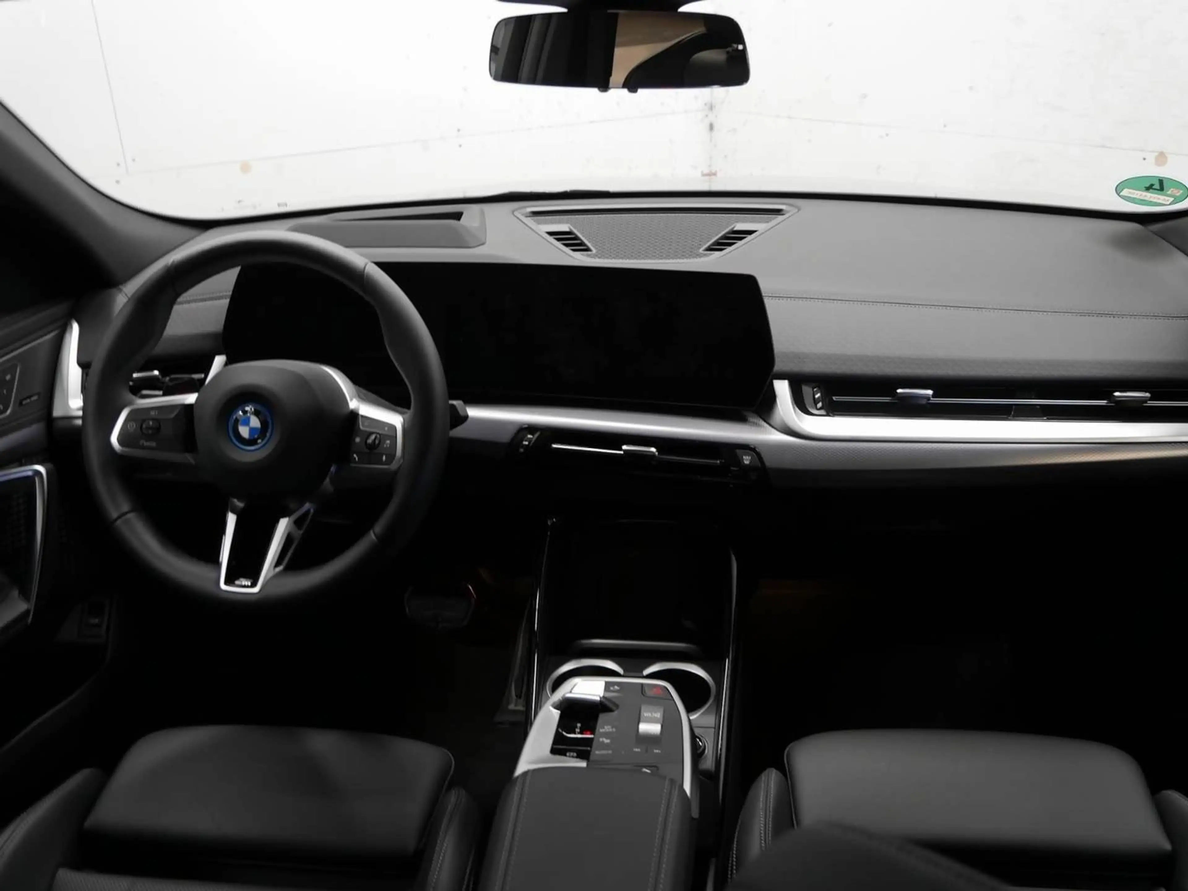 BMW iX2 xDrive30 |Aktivsitz |M Sportpaket |19 M LMR — photo 3