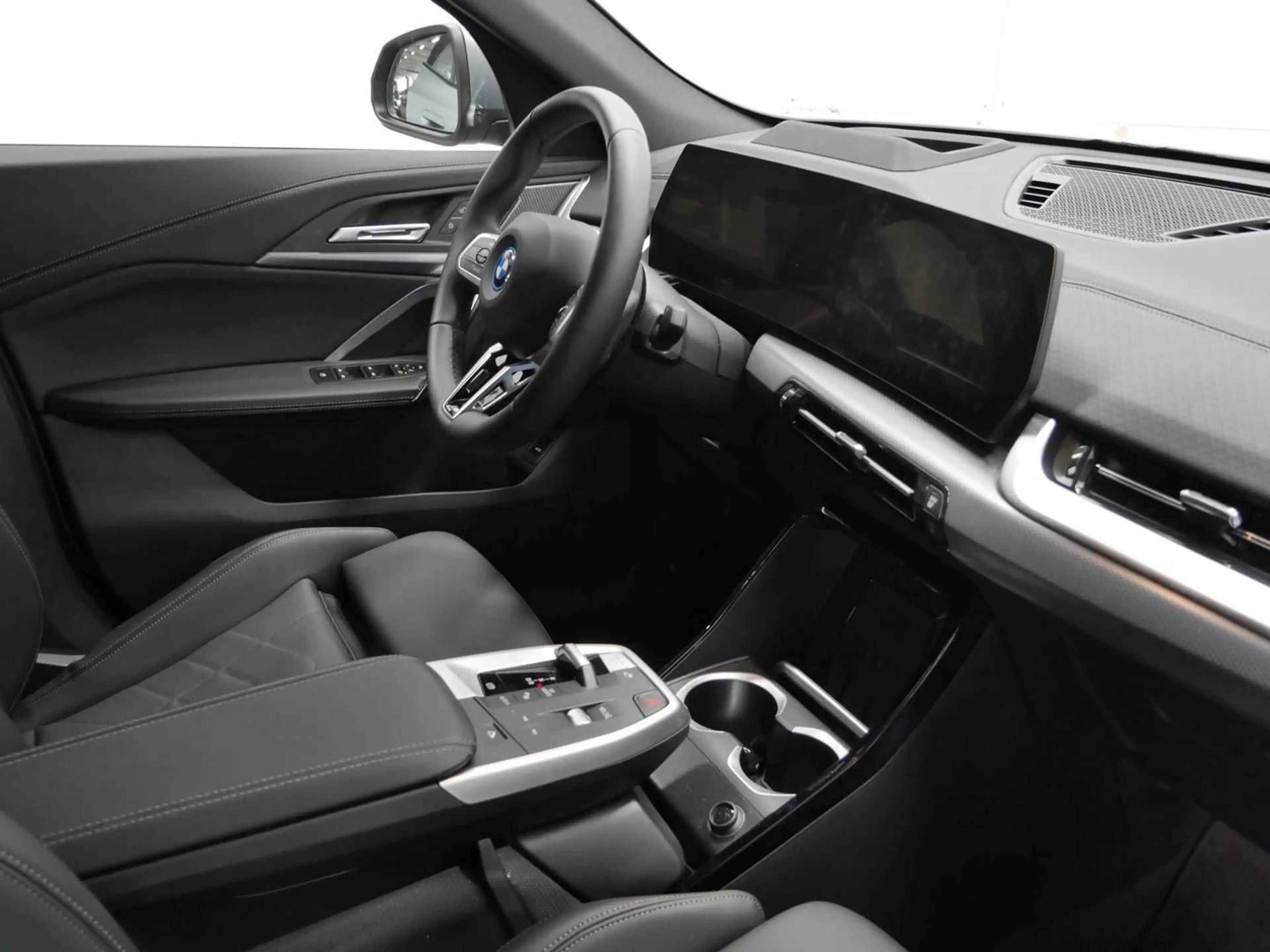 BMW iX2 xDrive30 |Aktivsitz |M Sportpaket |19 M LMR — photo 4